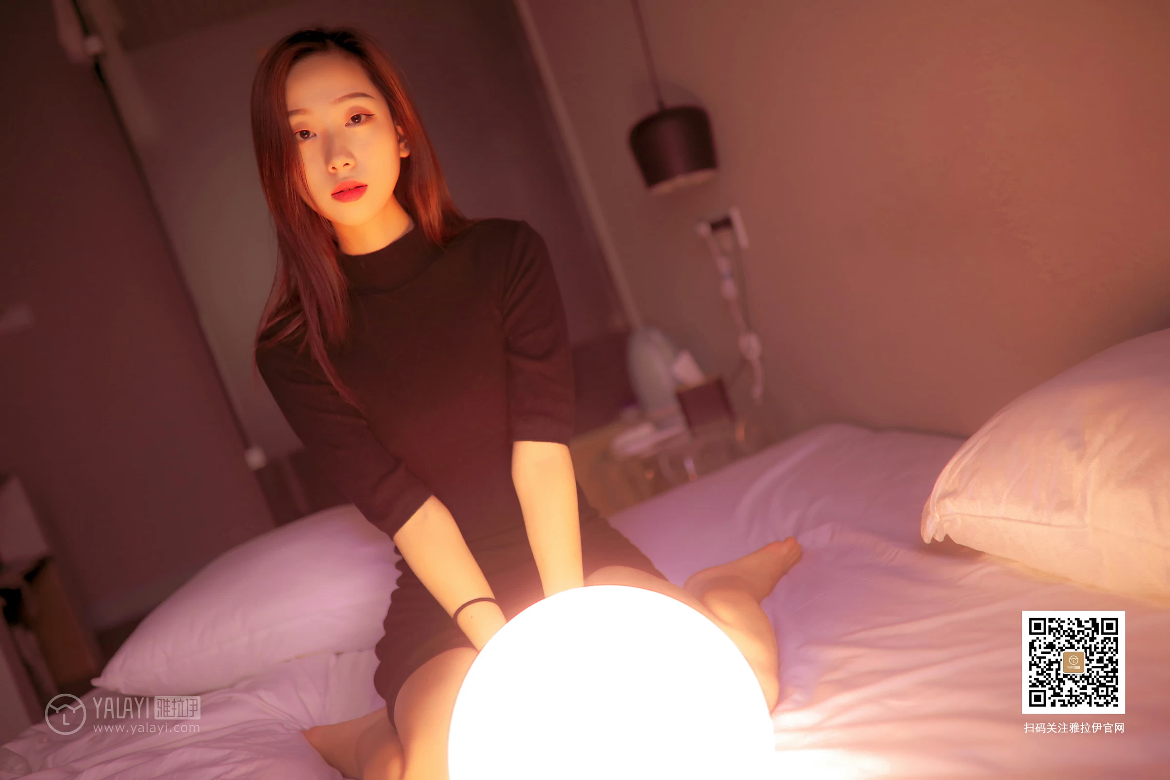 [YALAYI雅拉伊]No.365 情关难解 晓琪 黑色性感小背心与红色长裤加黑色内衣私房写真集第14张