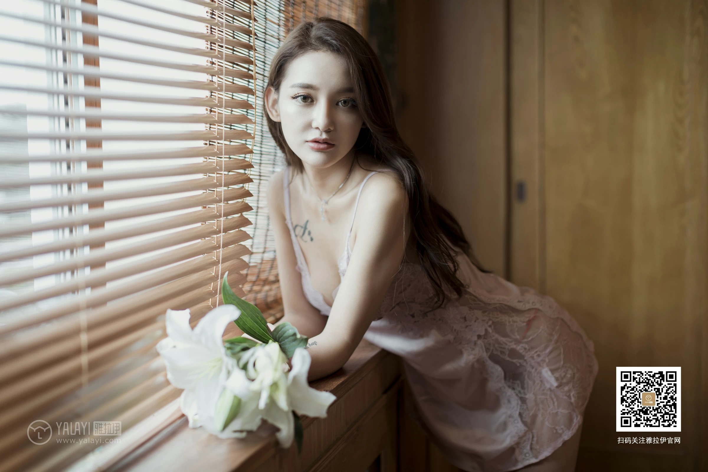 [YALAYI雅拉伊]No.377 异域丝情 刘子炀 粉色蕾丝睡衣加肉色丝袜美腿性感私房写真集第9张