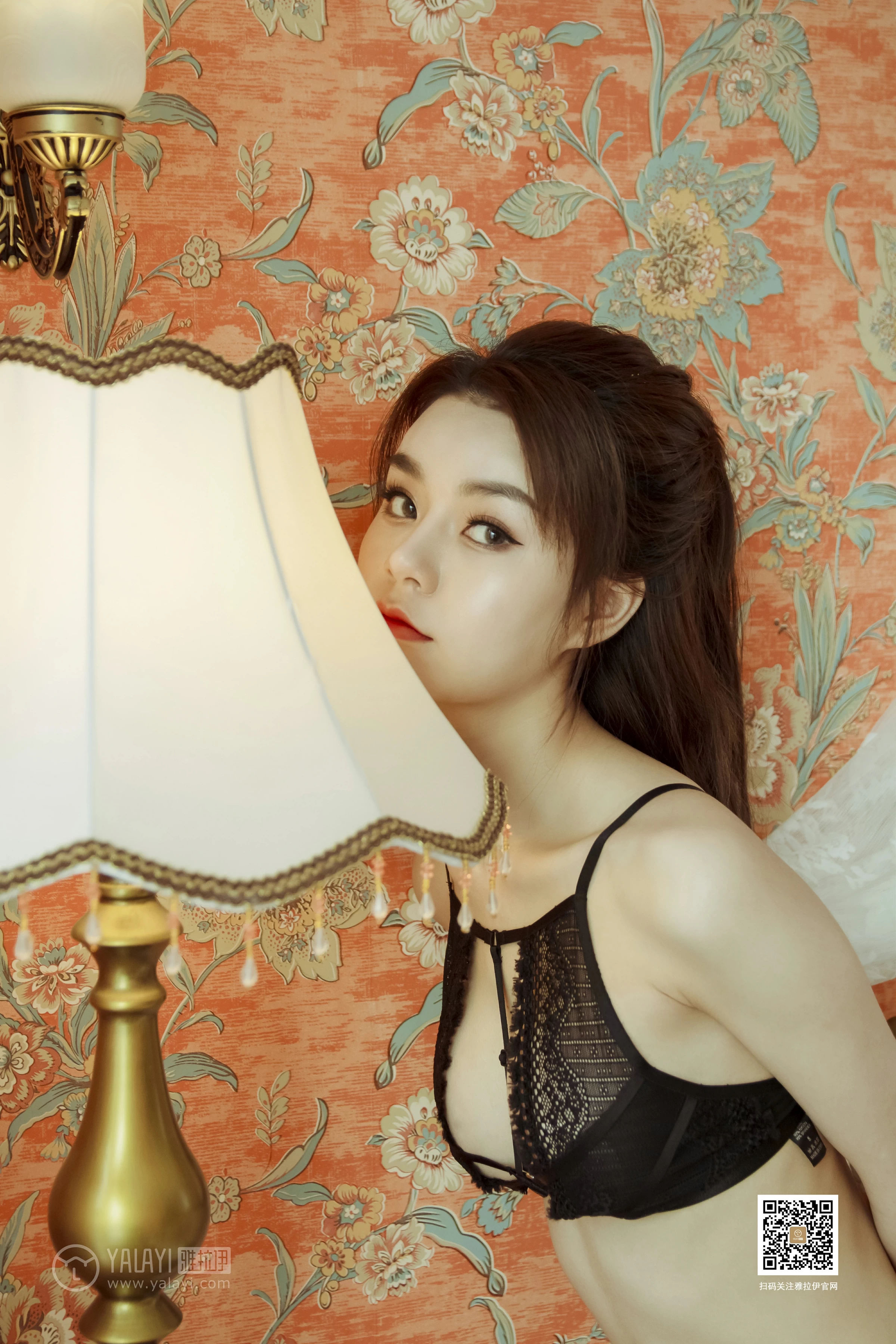 [YALAYI雅拉伊]No.372 撕开向日葵 蓉蓉 黑色蕾丝情趣内衣加黑色丝袜美腿性感私房写真集第6张