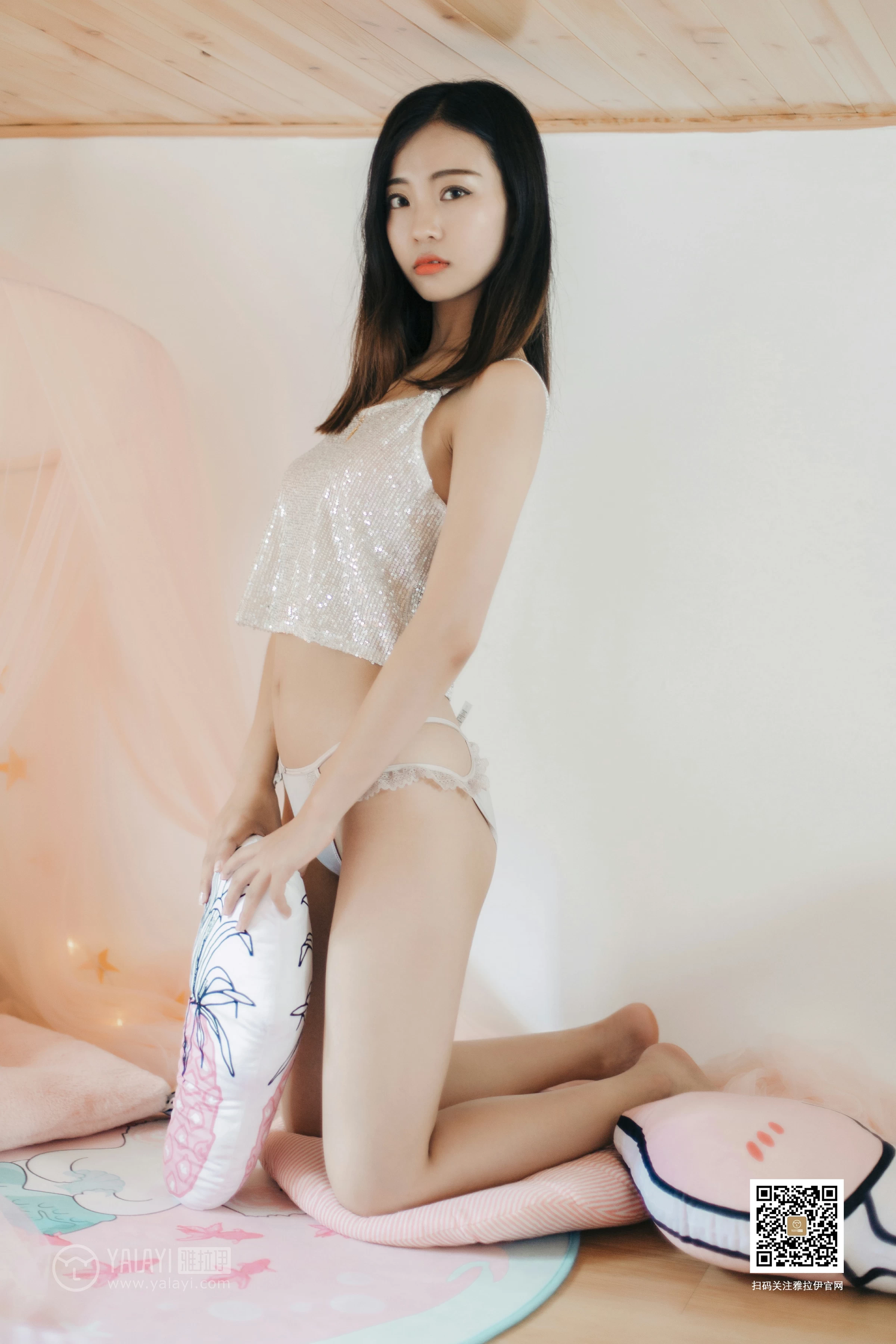 [YALAYI雅拉伊]No.374 心动的信号 高若童 银色性感小背心加白色情趣内裤私房写真集第5张