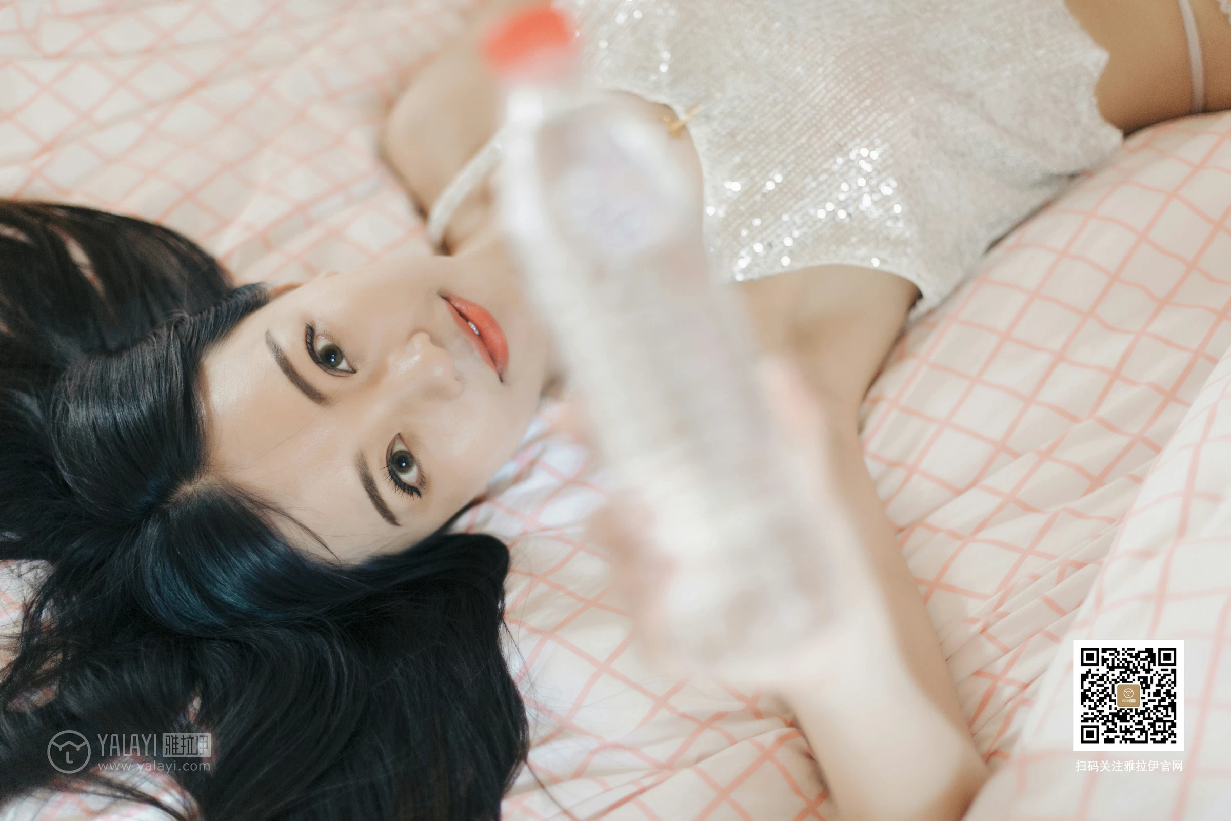 [YALAYI雅拉伊]No.374 心动的信号 高若童 银色性感小背心加白色情趣内裤私房写真集第15张