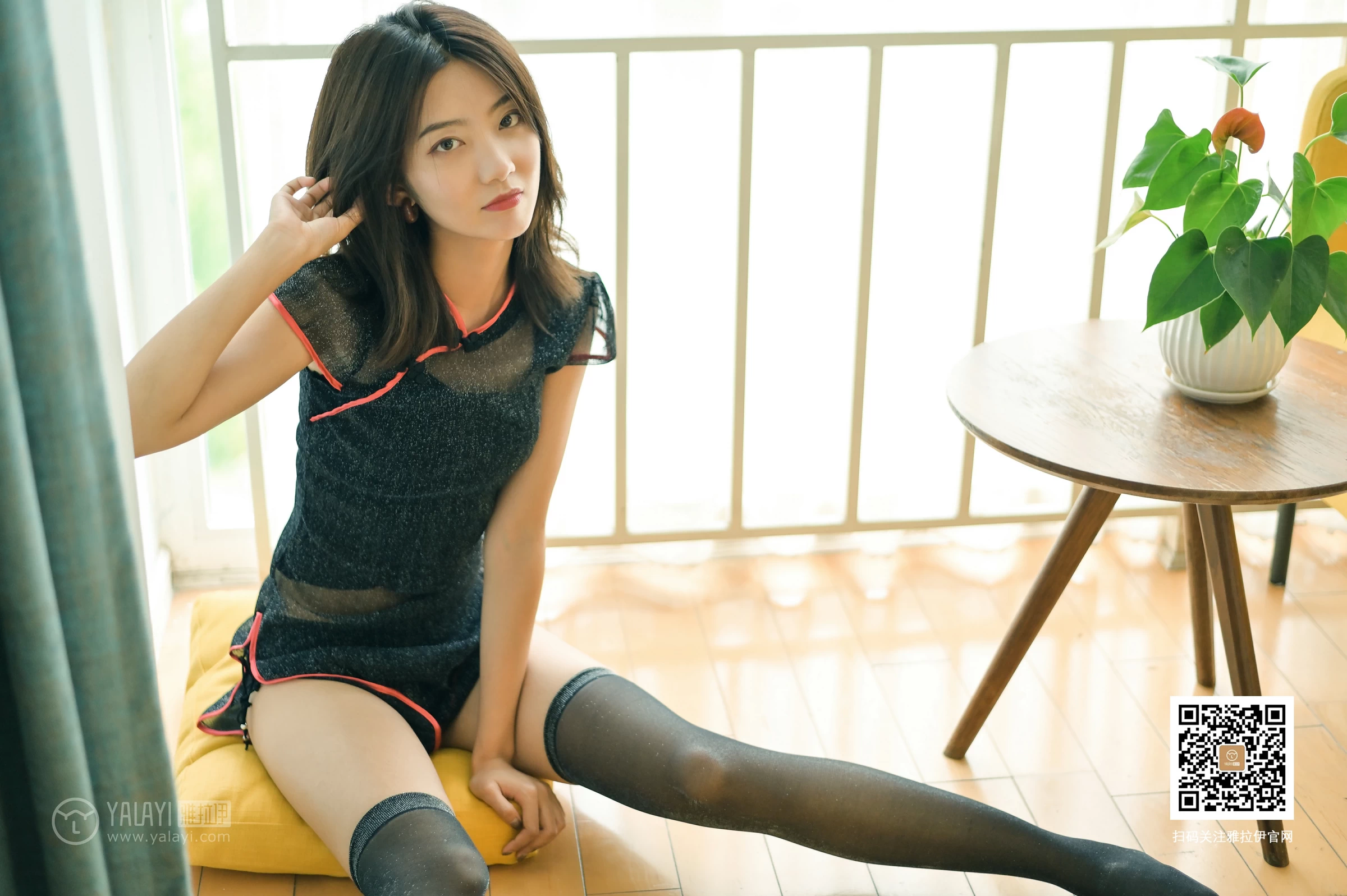 [YALAYI雅拉伊]No.382 纹纹 黑色透视情趣旗袍加黑色丝袜美腿性感私房写真集第7张