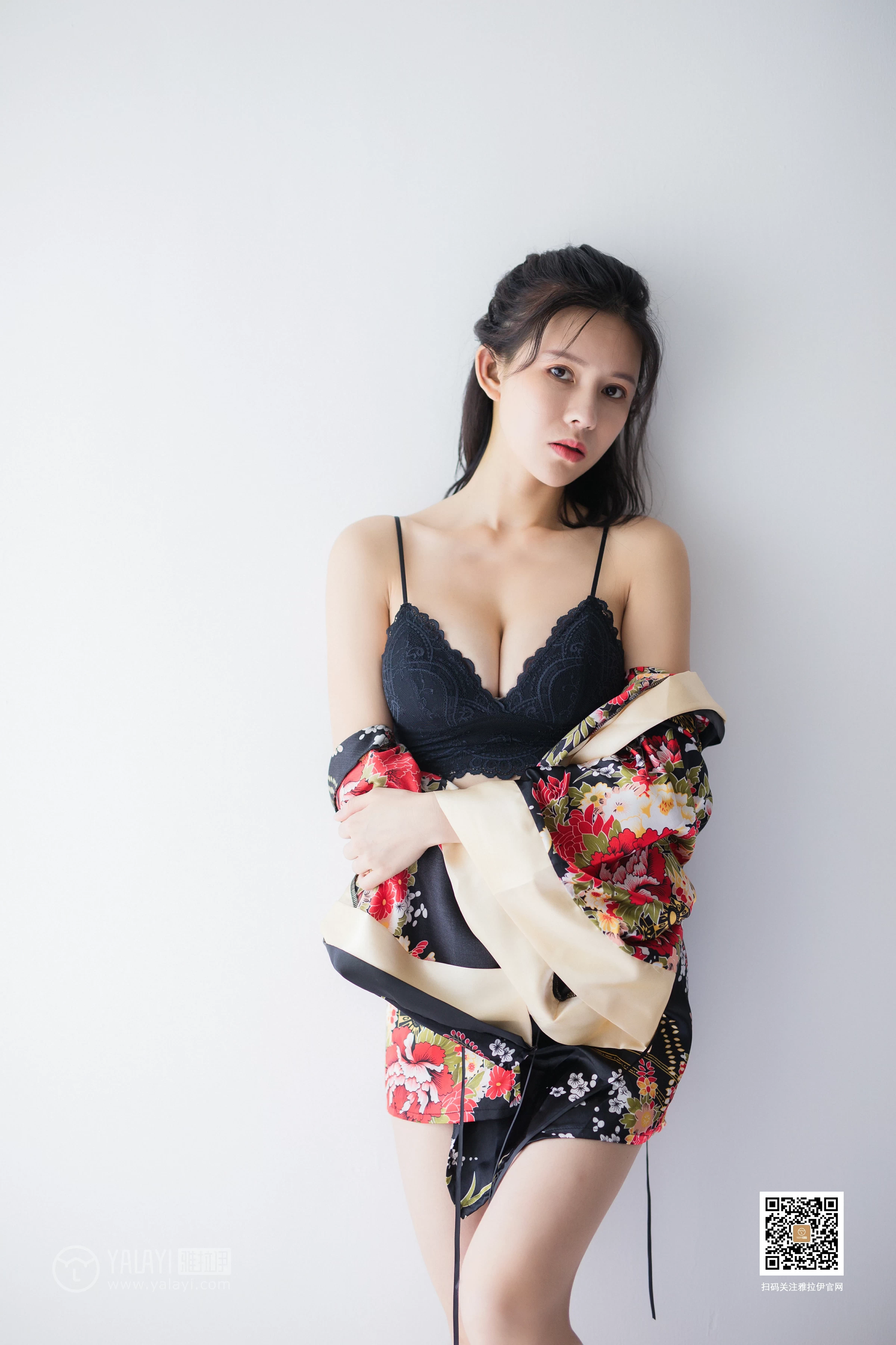 [YALAYI雅拉伊]No.383 瑶瑶 黑色睡衣加黑色蕾丝内衣性感私房写真集第12张