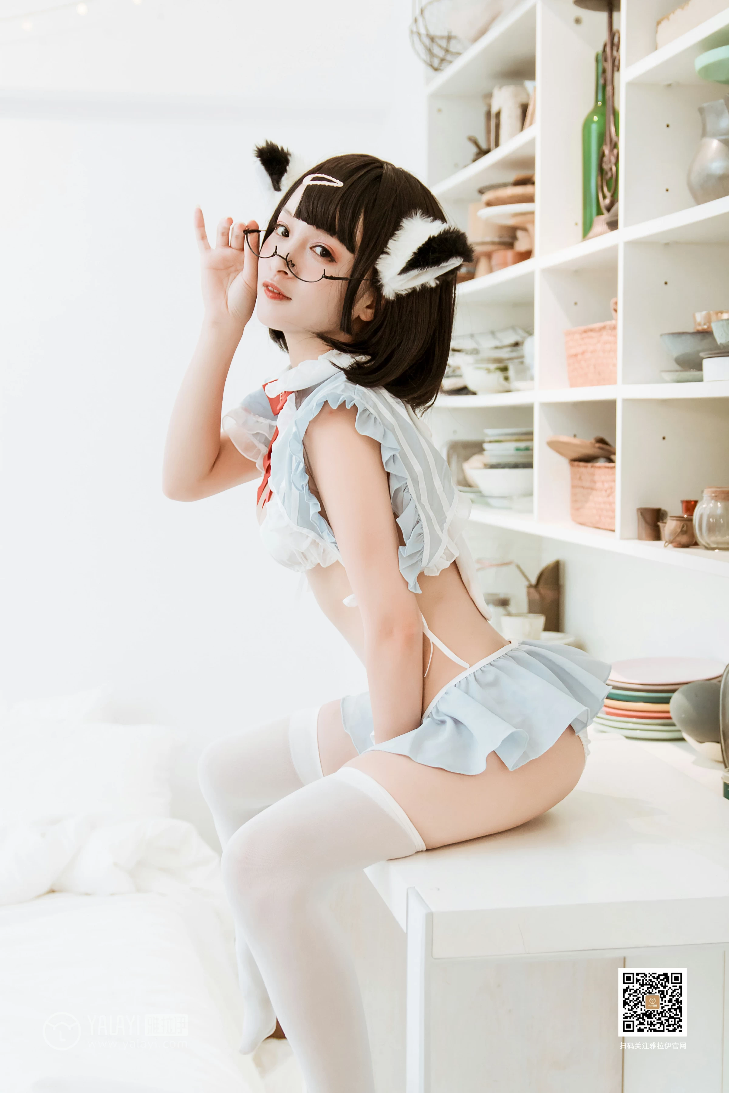 [YALAYI雅拉伊]No.384 爱丽丝 艾丽 情趣制服内衣加白色丝袜美腿性感私房写真集第8张