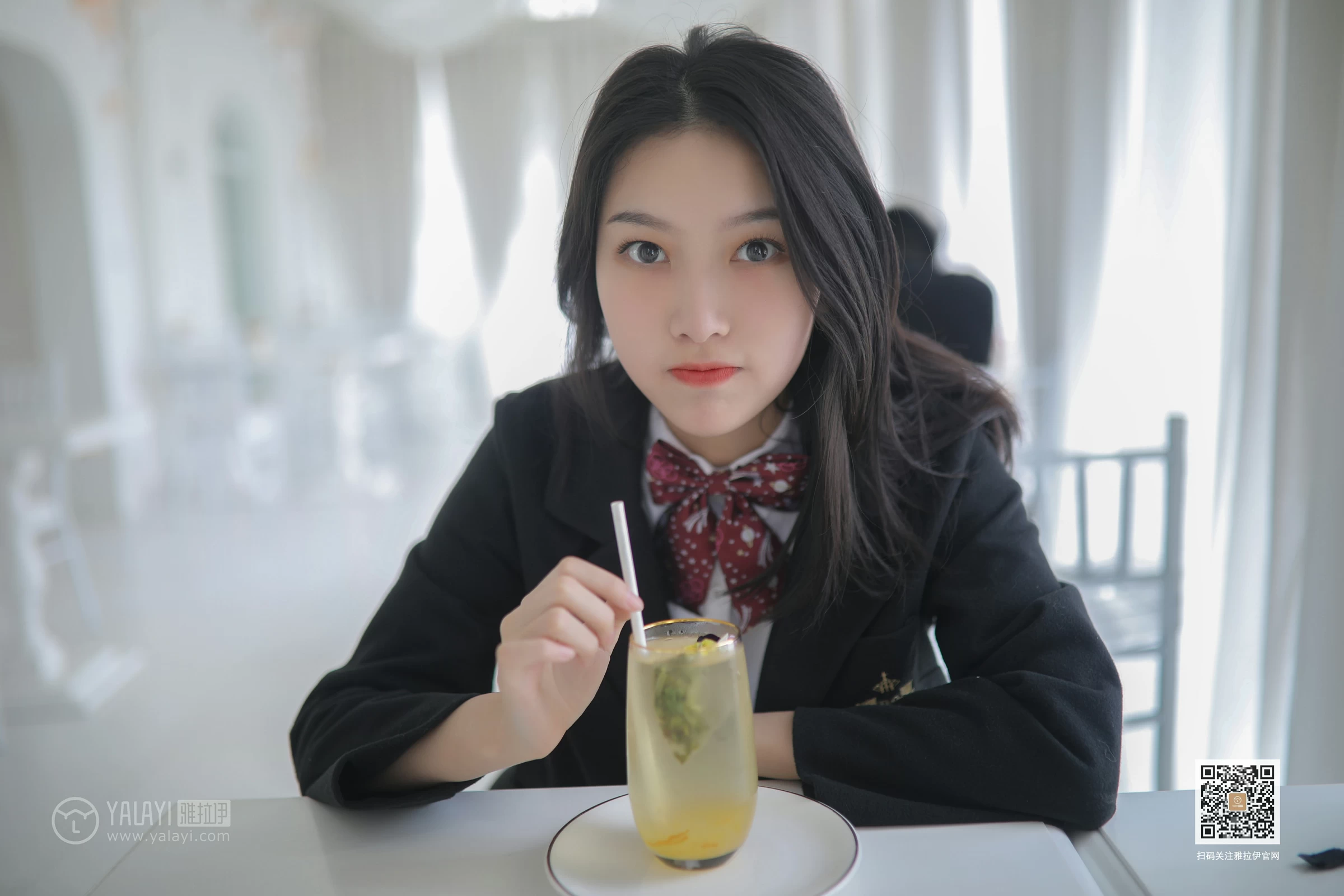 [YALAYI雅拉伊]No.387 毕业季 白璐 黑色高中女生制服与短裙加肉色丝袜美腿性感私房写真集第8张