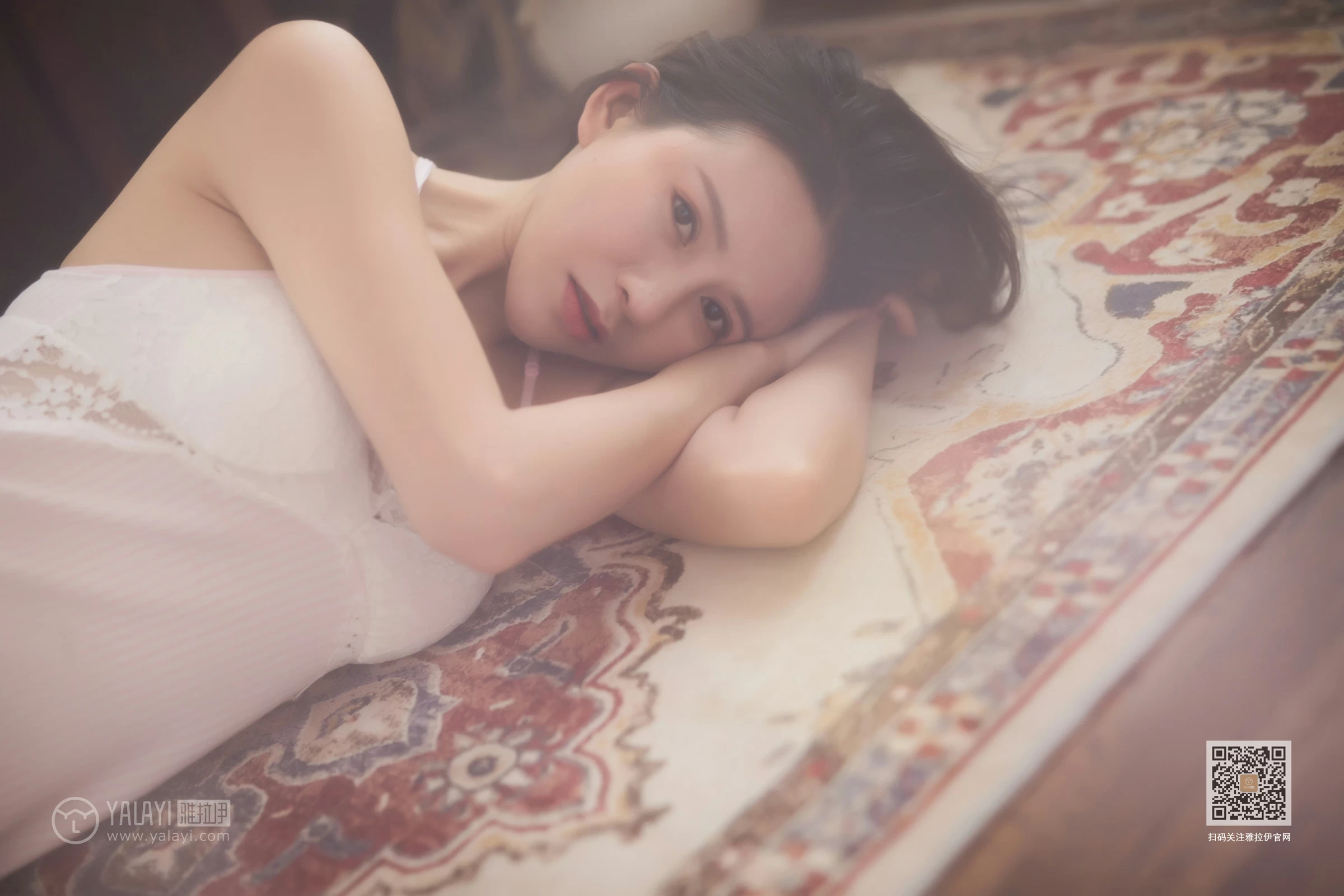[YALAYI雅拉伊]No.400 想念你 瑶瑶 白色吊带蕾丝睡衣裙居家性感私房写真集第13张