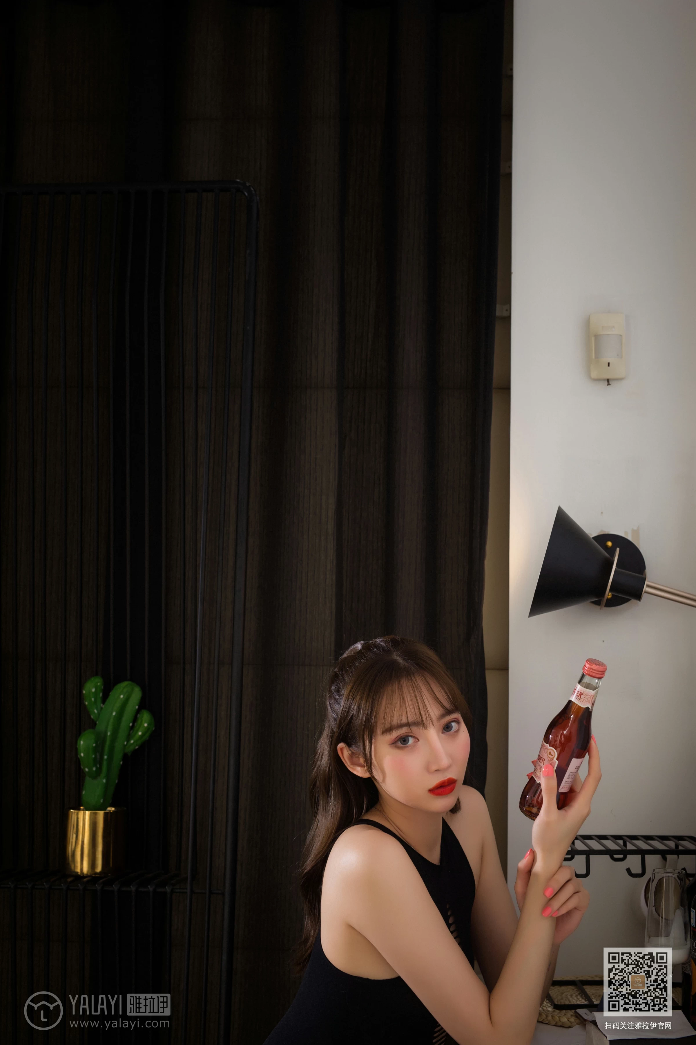 [YALAYI雅拉伊]Vol.405 精致的名媛 白雪 蓝色紧身连体内衣性感私房写真集第10张