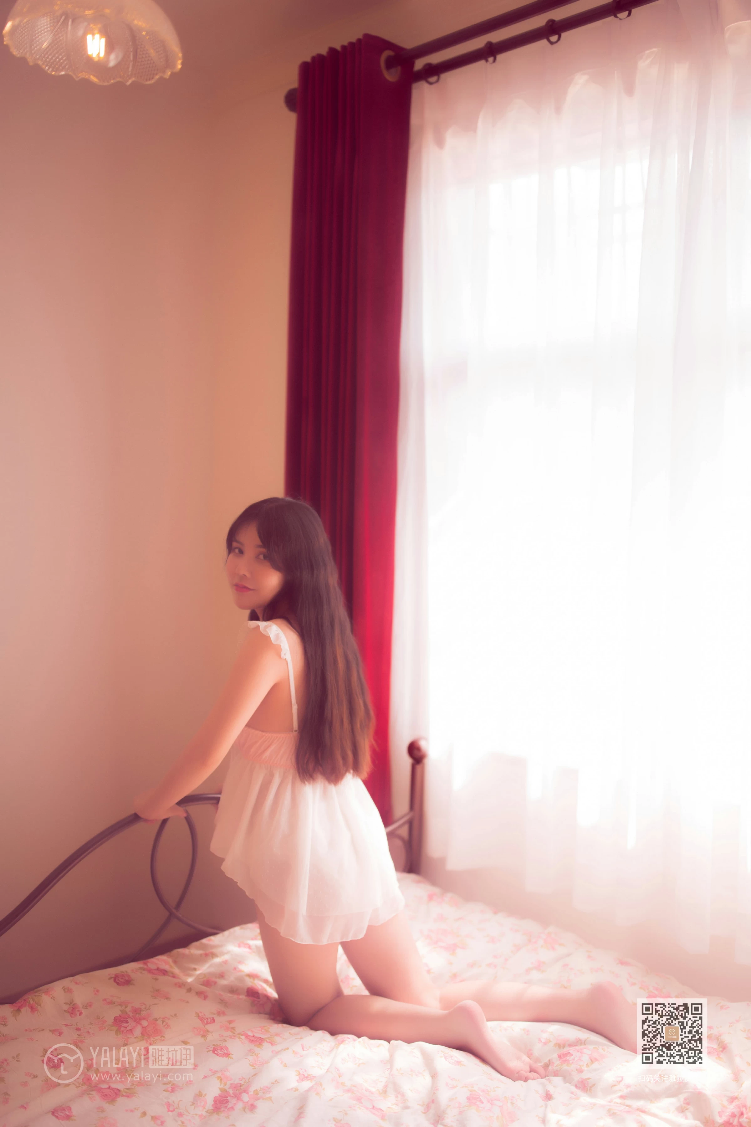 [YALAYI雅拉伊]Vol.406 香床美人儿 香儿 粉色情趣睡衣裙性感私房写真集第2张