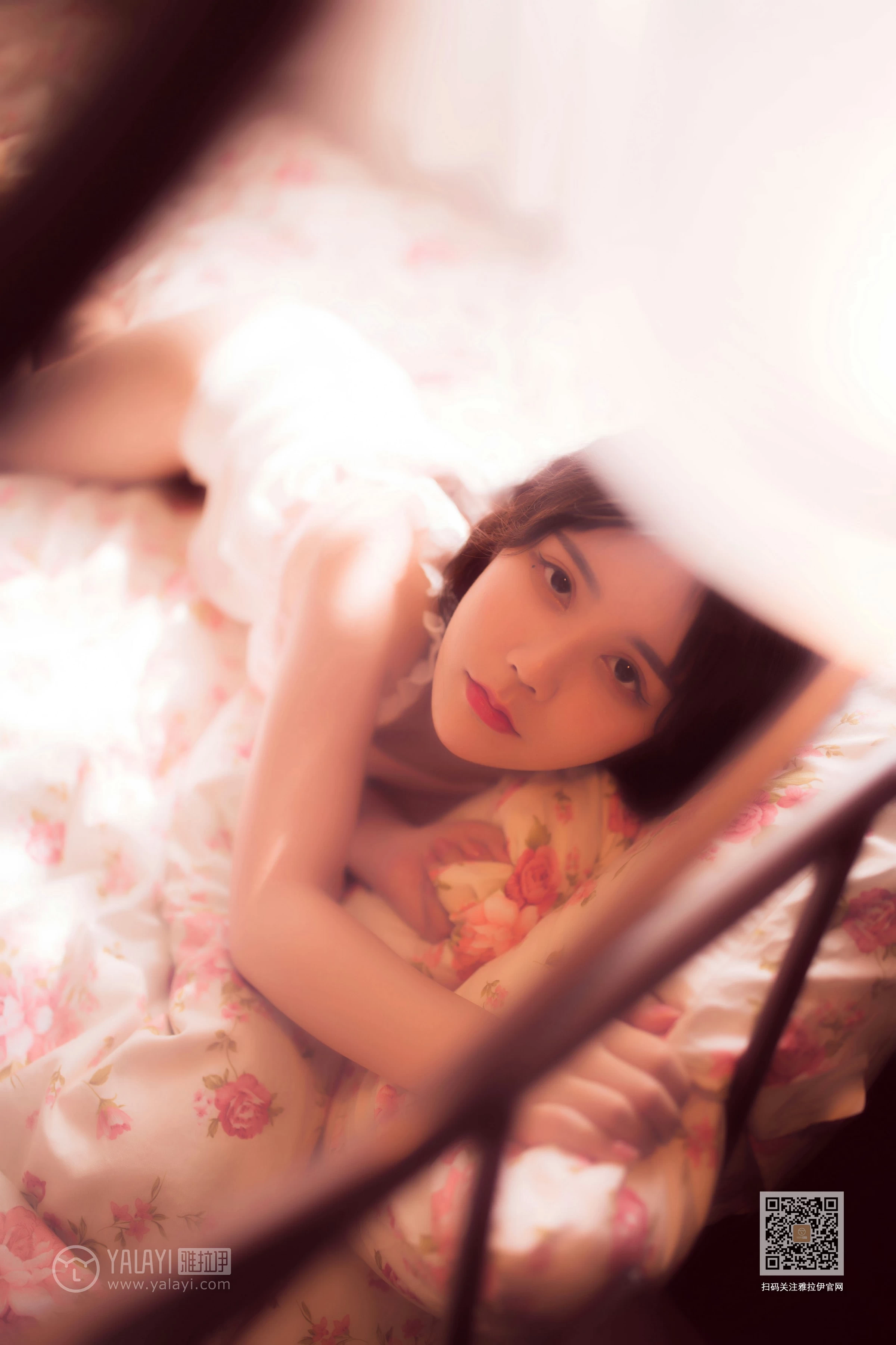 [YALAYI雅拉伊]Vol.406 香床美人儿 香儿 粉色情趣睡衣裙性感私房写真集第3张