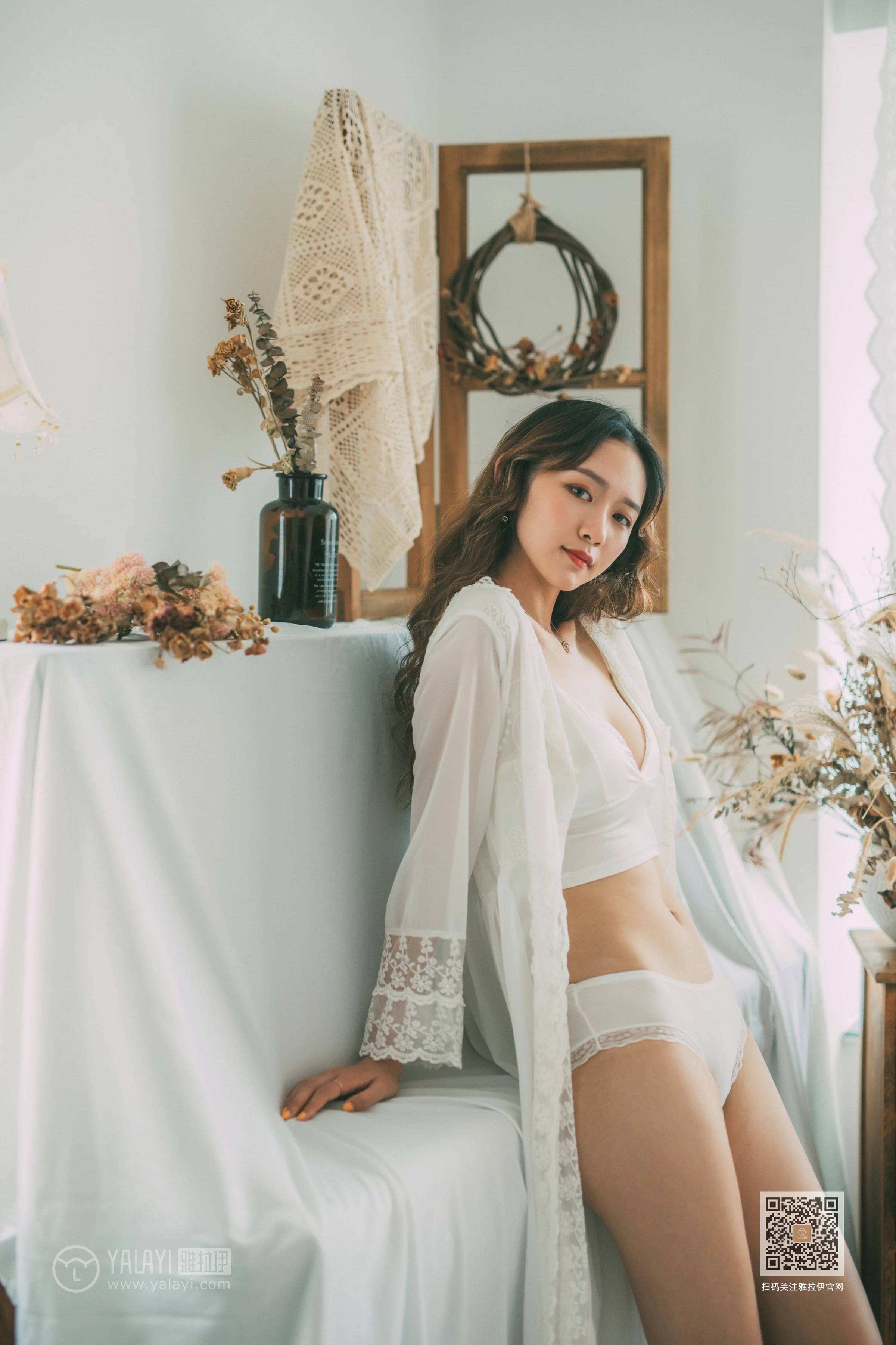 [YALAYI雅拉伊]Vol.408 写生模特 晓琳 白色透视睡衣加白色内衣性感私房写真集第1张