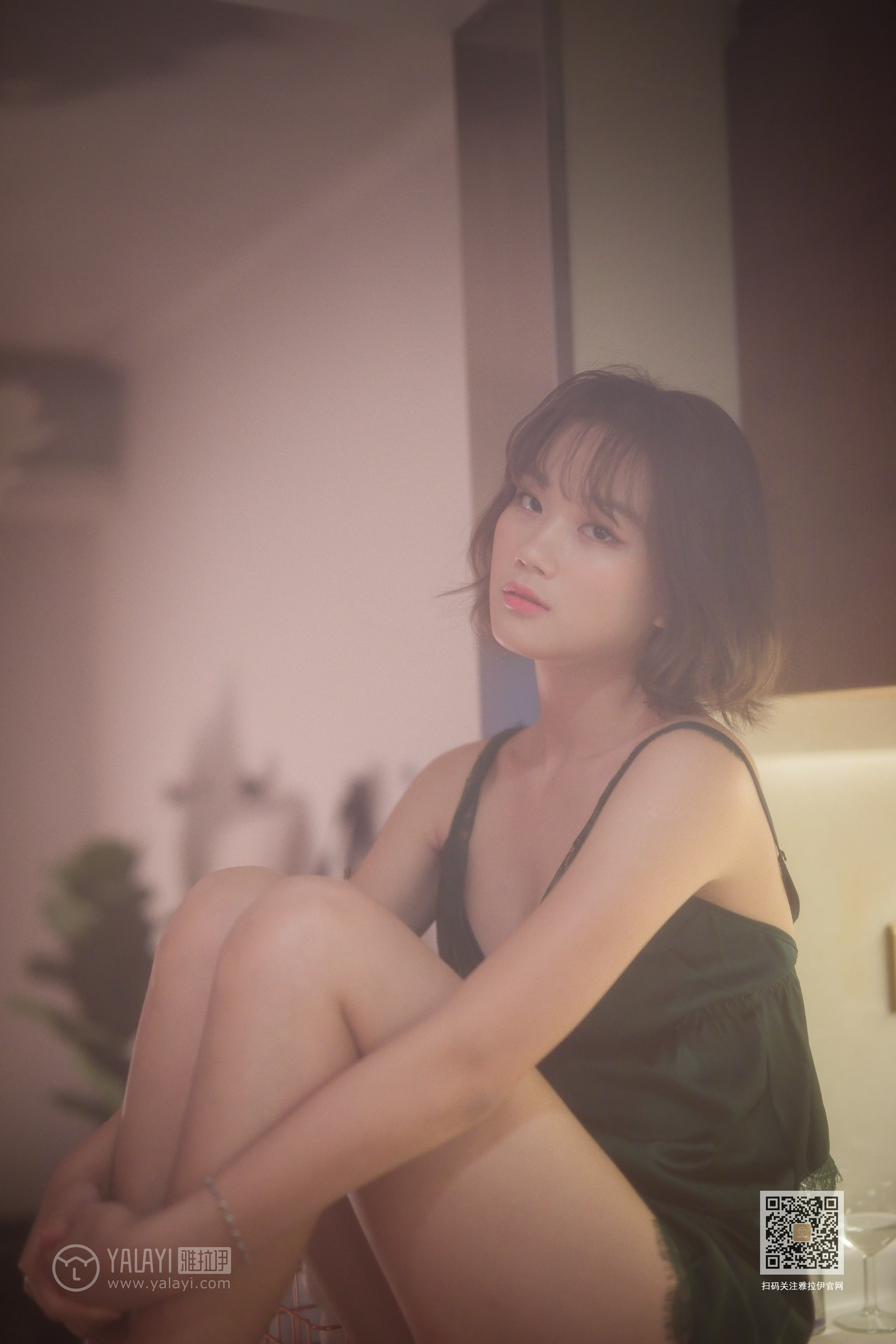 [YALAYI雅拉伊]Vol.412 特技小厨娘 良子 吊带睡衣加蕾丝短裤性感私房写真集第10张