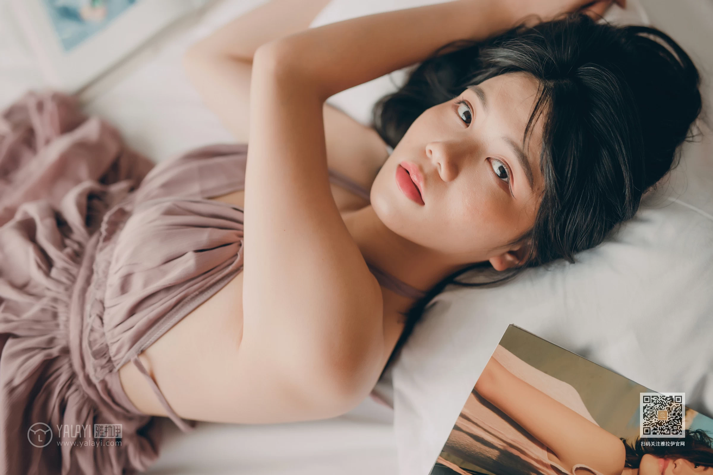 [YALAYI雅拉伊]Vol.414 缠绵 倪倪 棕色吊带睡衣裙居家性感私房写真集第8张