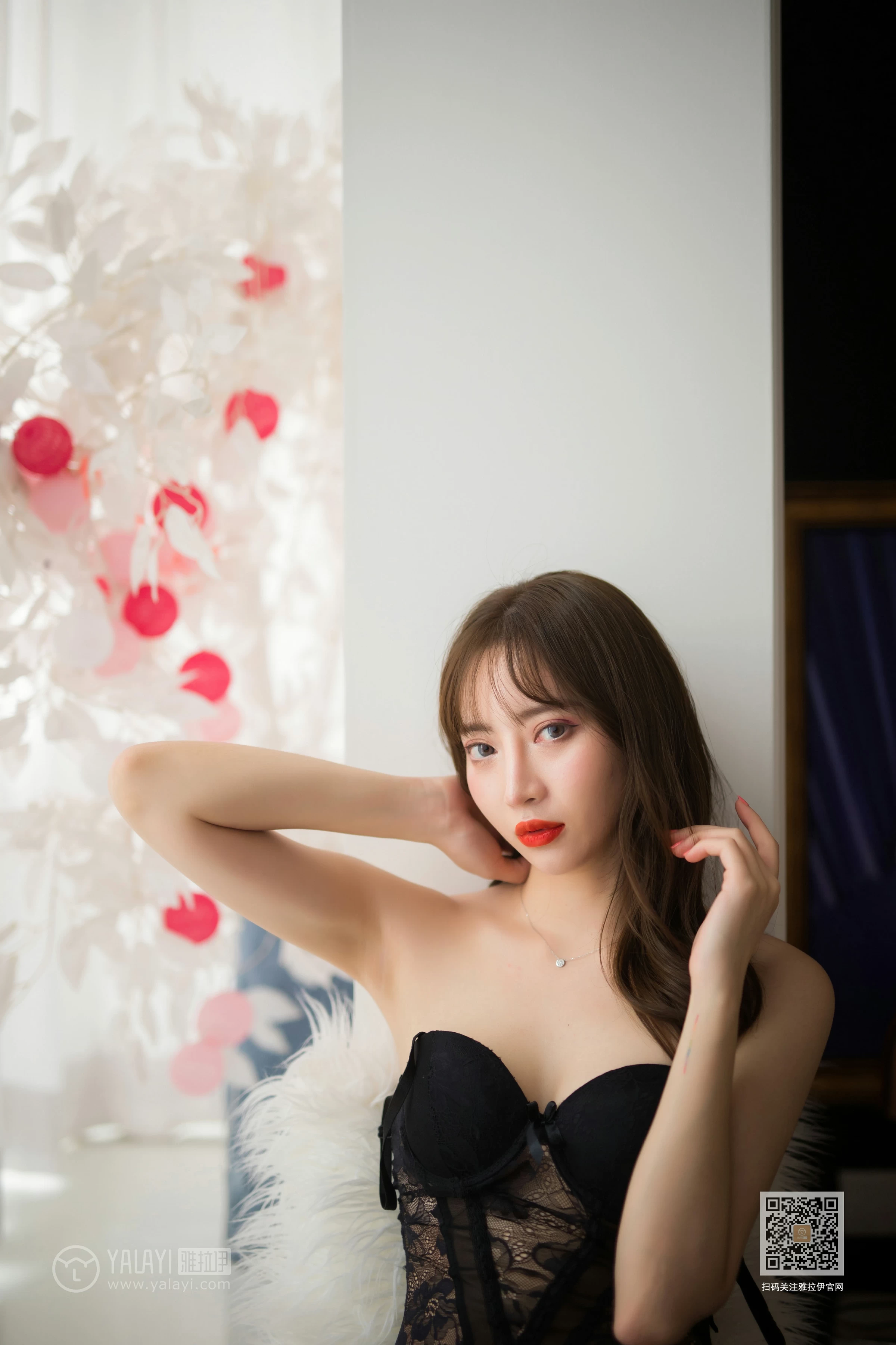 [YALAYI雅拉伊]Vol.418 一丝温柔 白雪 黑色透视情趣内衣加黑色丝袜美腿性感私房写真集第12张