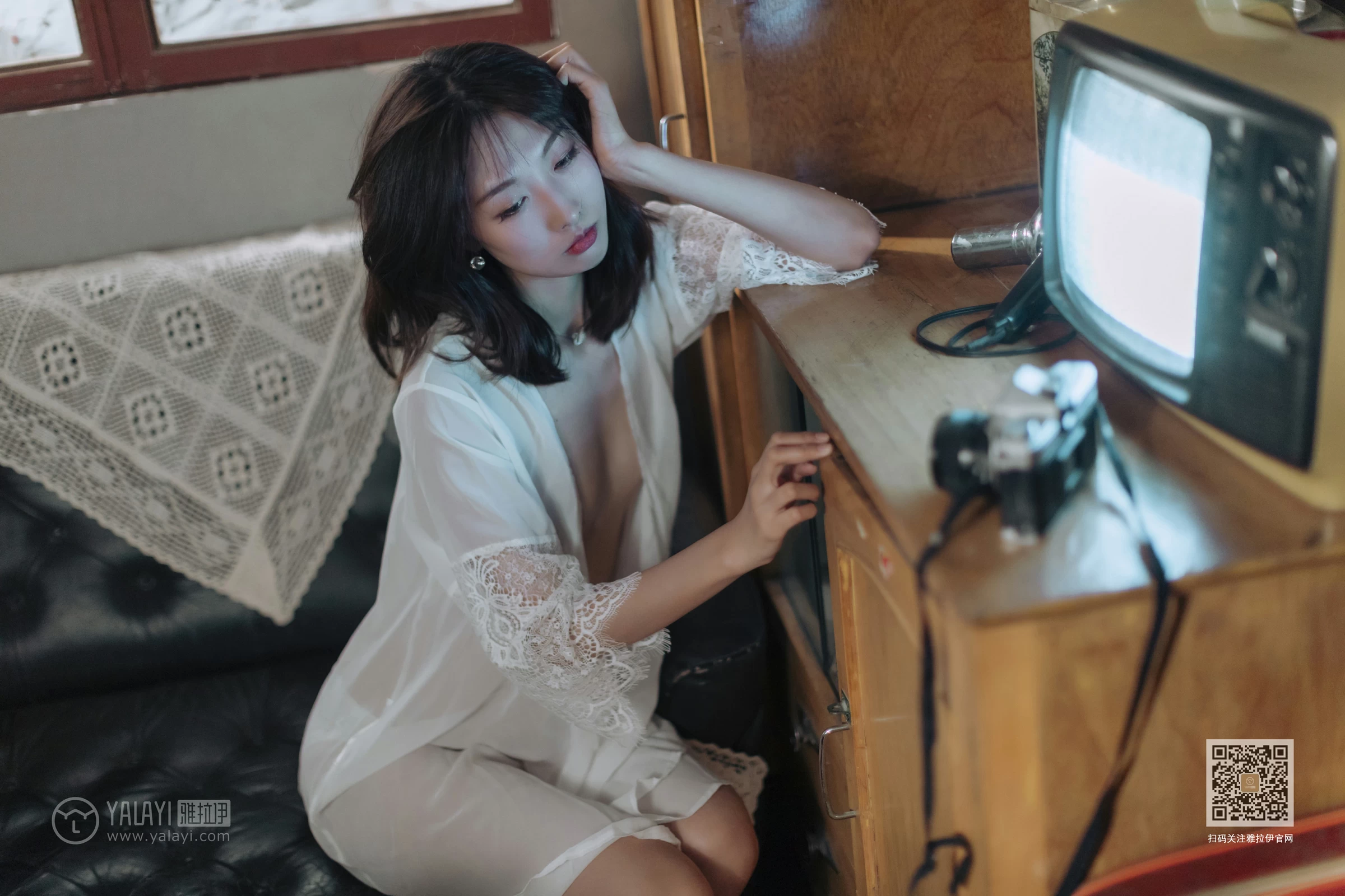[YALAYI雅拉伊]Vol.427 寂寞心房 佳佳 白色透视蕾丝睡衣加情趣乳贴性感私房写真集第15张