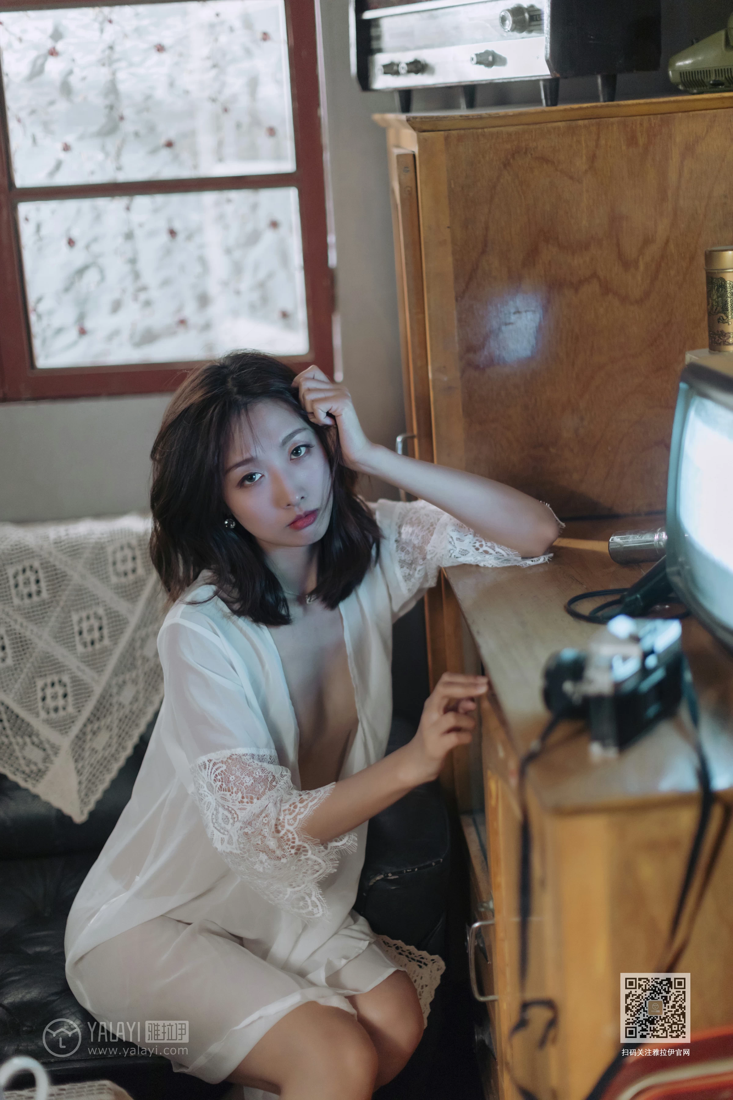 [YALAYI雅拉伊]Vol.427 寂寞心房 佳佳 白色透视蕾丝睡衣加情趣乳贴性感私房写真集第15张
