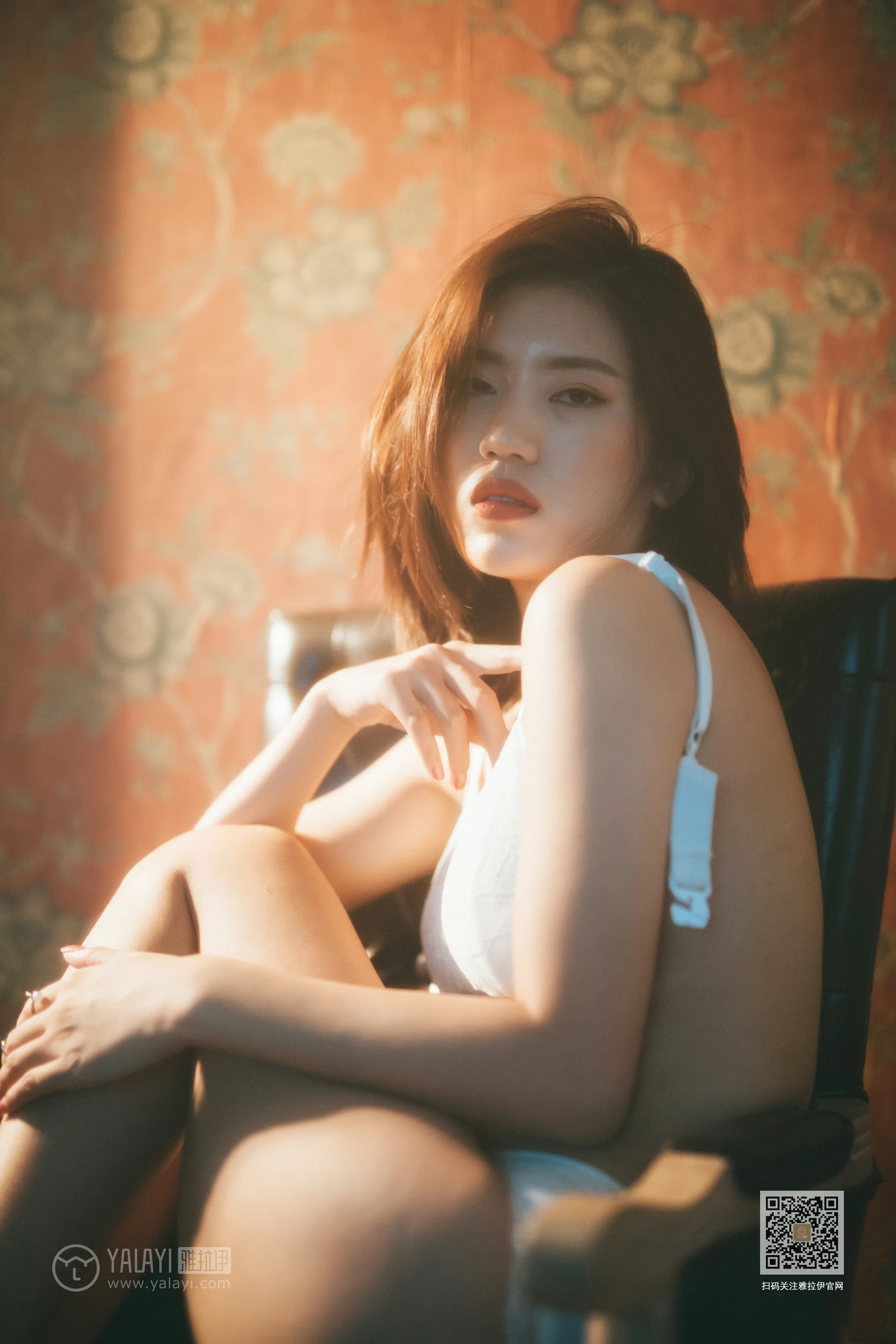 [YALAYI雅拉伊]Vol.442 空房间 小小 白色透视衬衫加白色蕾丝内衣性感私房写真集第17张