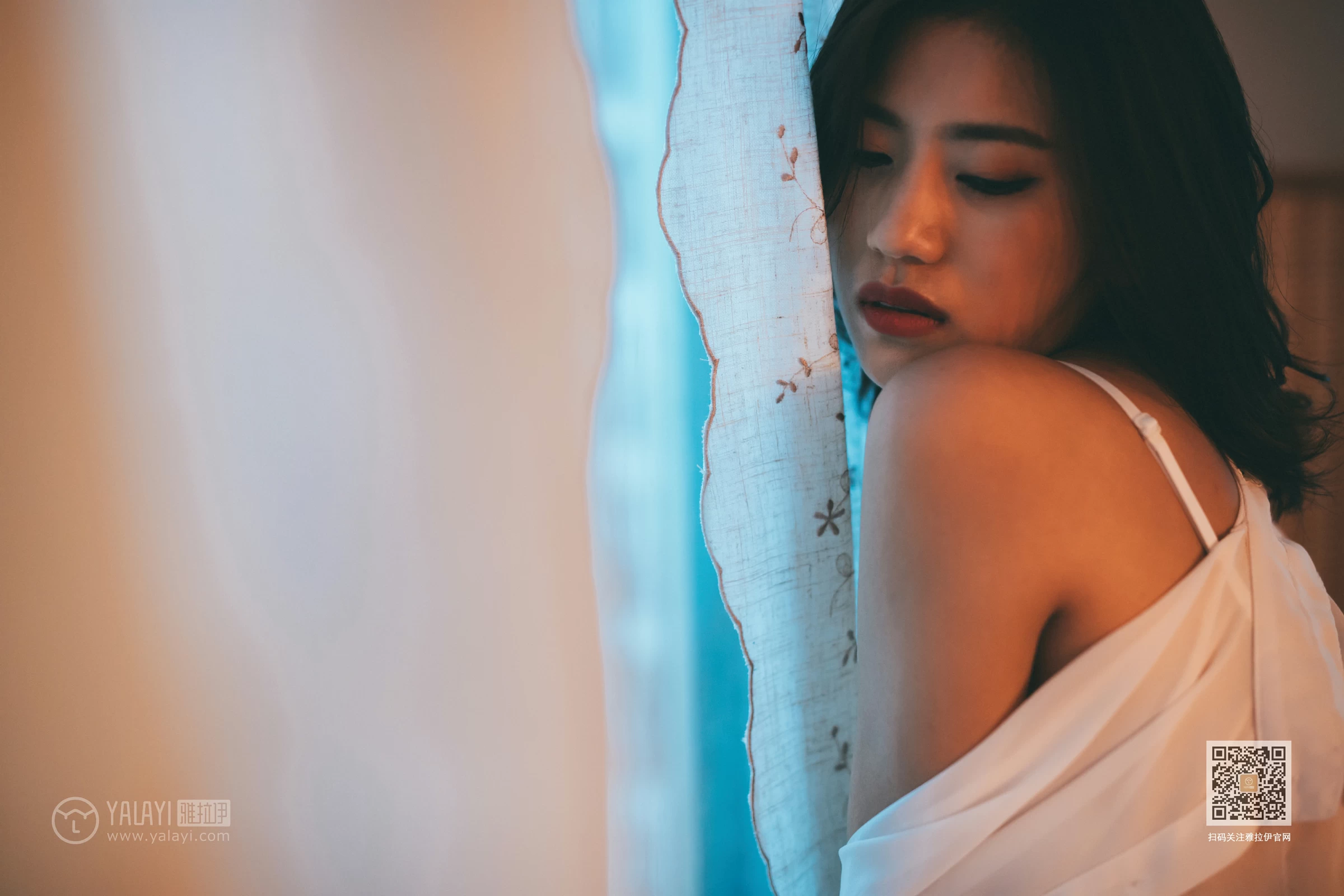 [YALAYI雅拉伊]Vol.442 空房间 小小 白色透视衬衫加白色蕾丝内衣性感私房写真集第2张