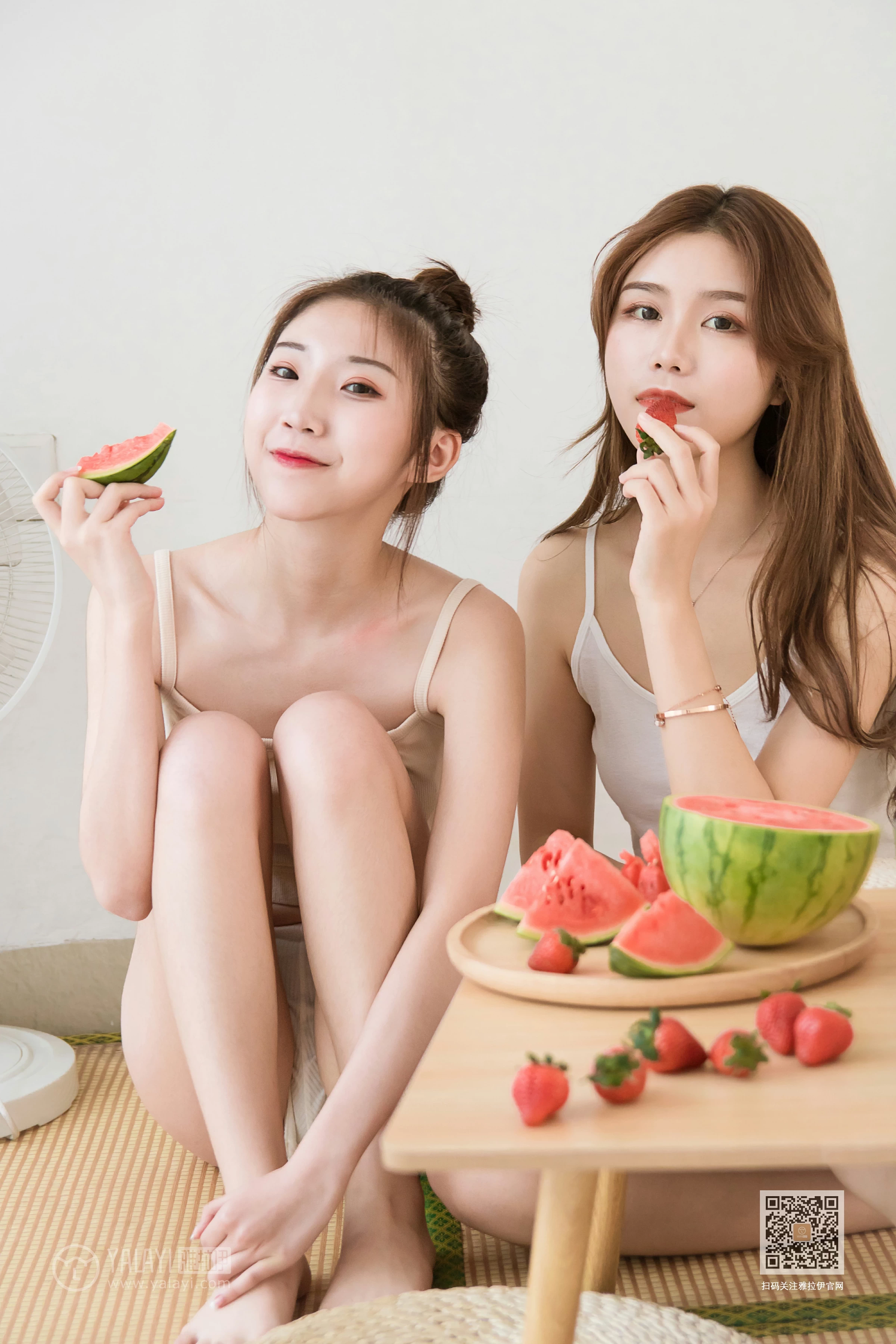 [YALAYI雅拉伊]Vol.486 妹妹来了 大乔&小乔 性感小背心加安全短裤私房写真集第7张