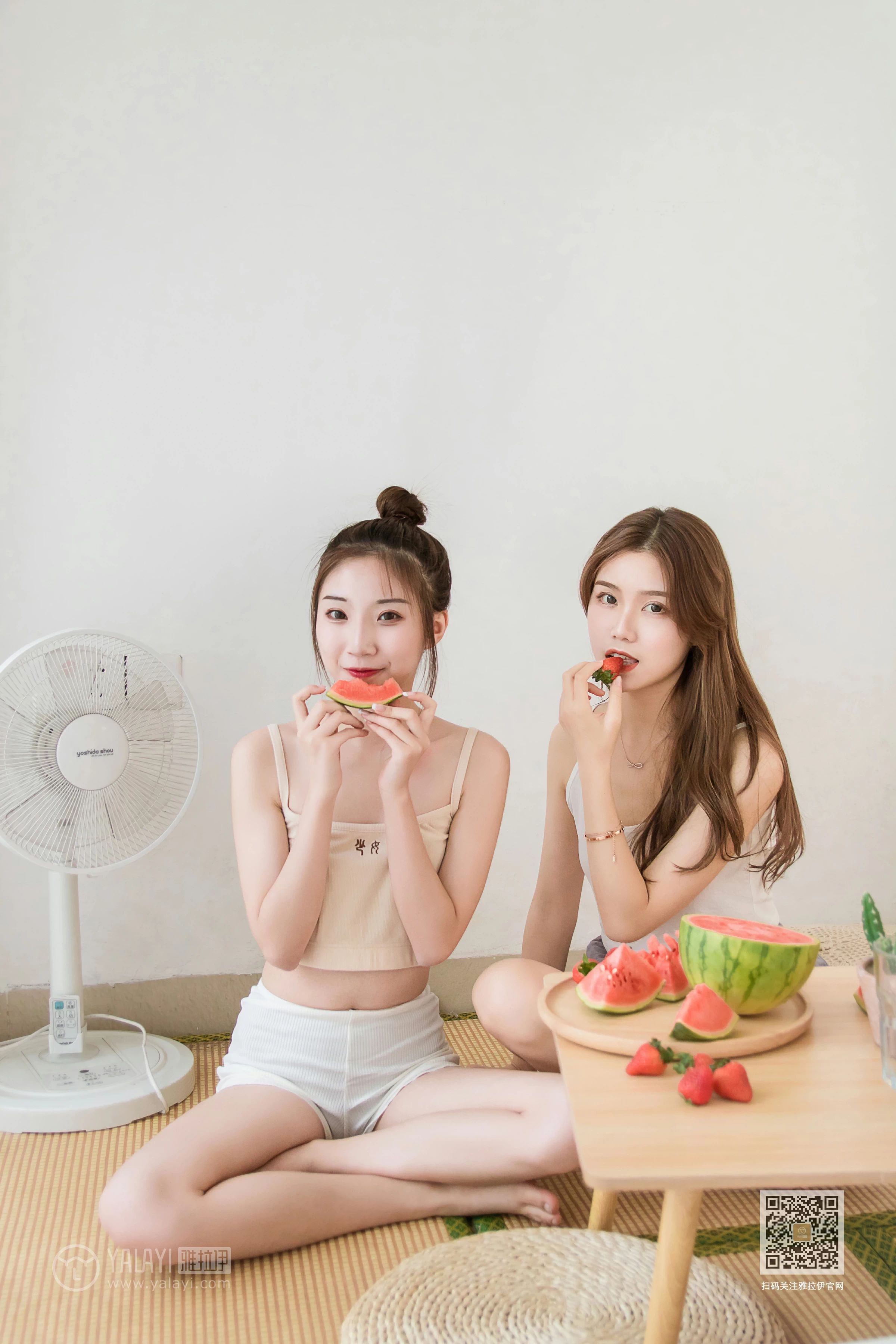 [YALAYI雅拉伊]Vol.486 妹妹来了 大乔&小乔 性感小背心加安全短裤私房写真集第10张