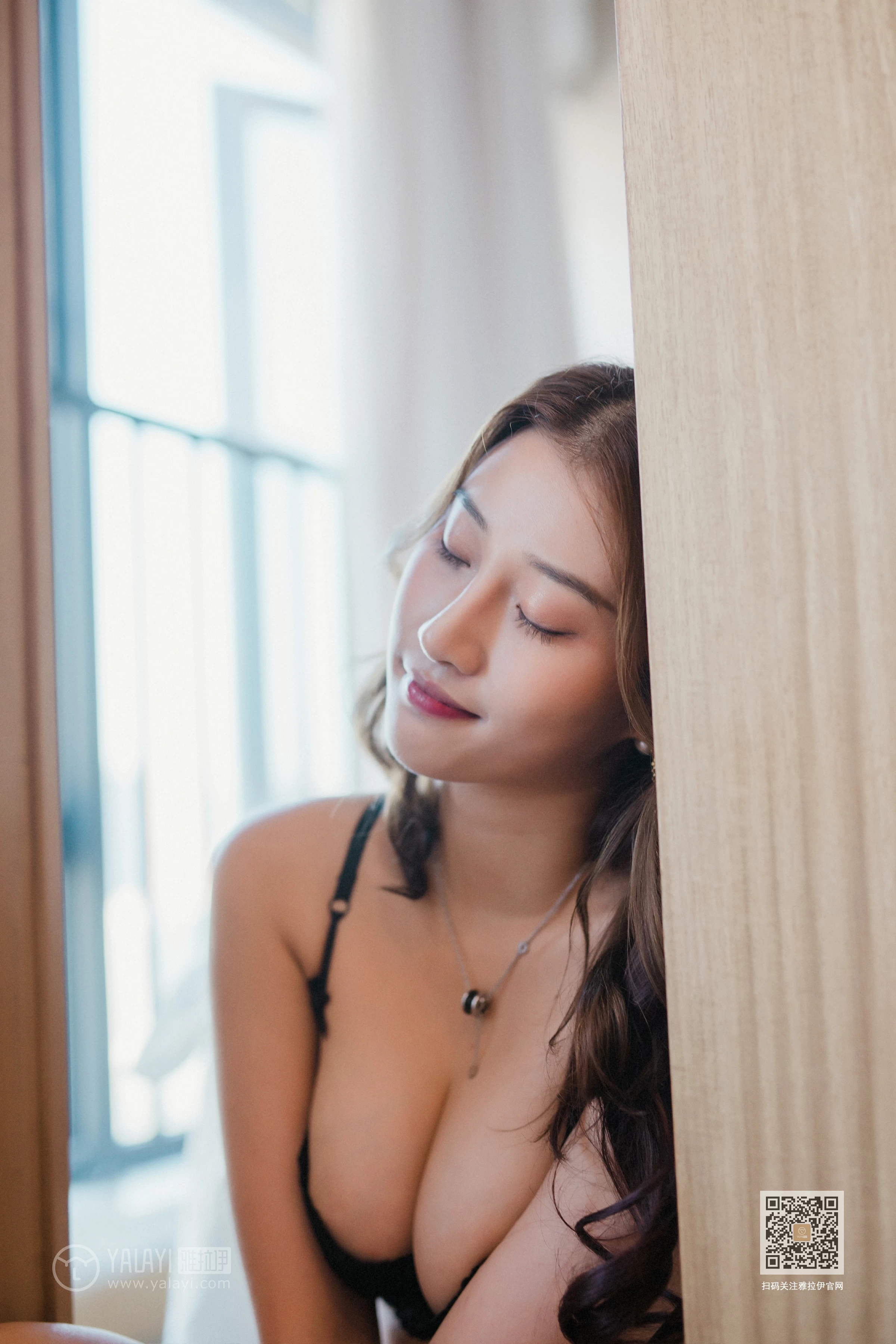 [YALAYI雅拉伊]Vol.491 一半火焰 欣茹 黑色蕾丝内衣加蕾丝内裤性感私房写真集第15张