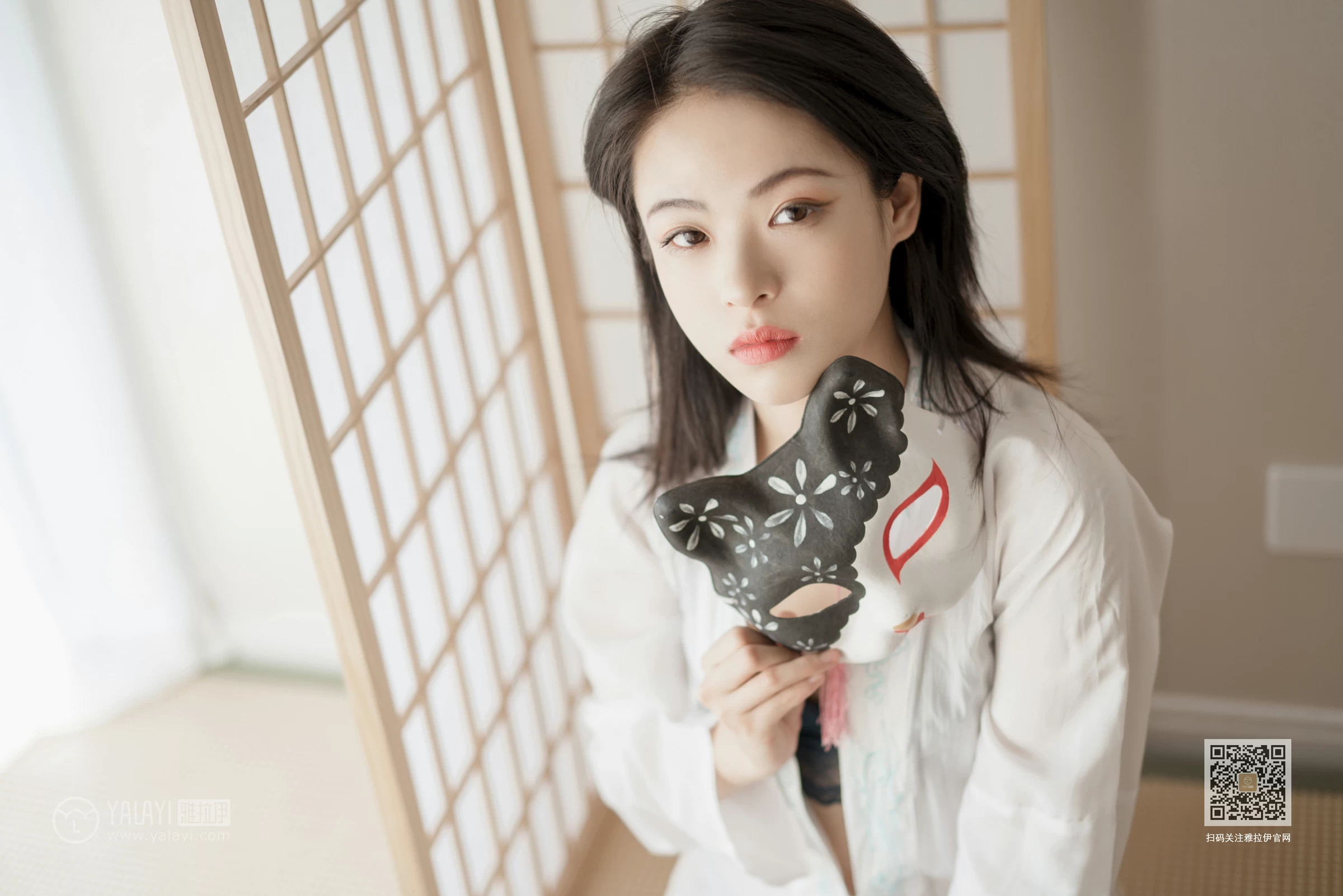 [YALAYI雅拉伊]Vol.492 和风猫女 含嫣 白色透视睡衣加蓝色蕾丝内衣性感私房写真集第3张