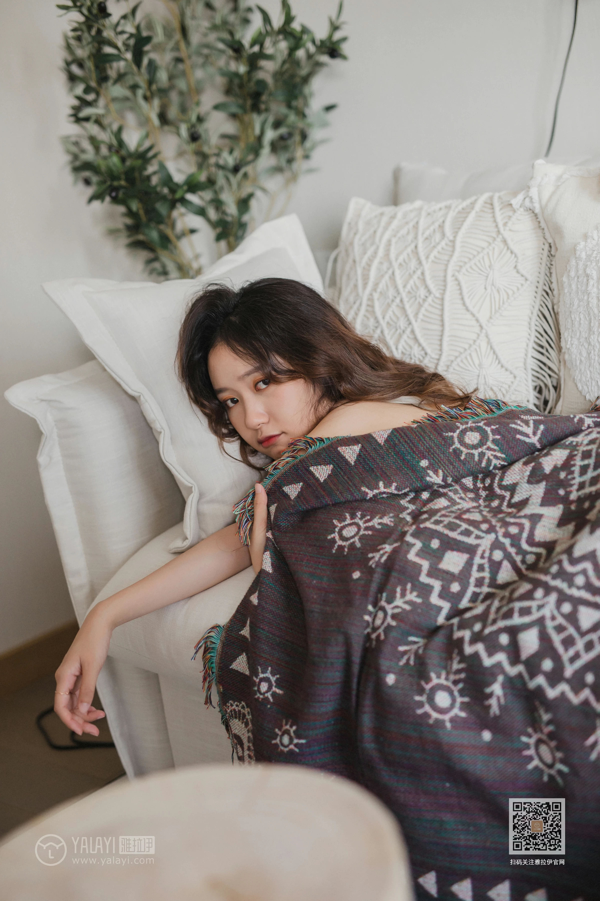 [YALAYI雅拉伊]Vol.496 想你的呵护 晓琳 灰色性感内衣居家私房写真集第12张