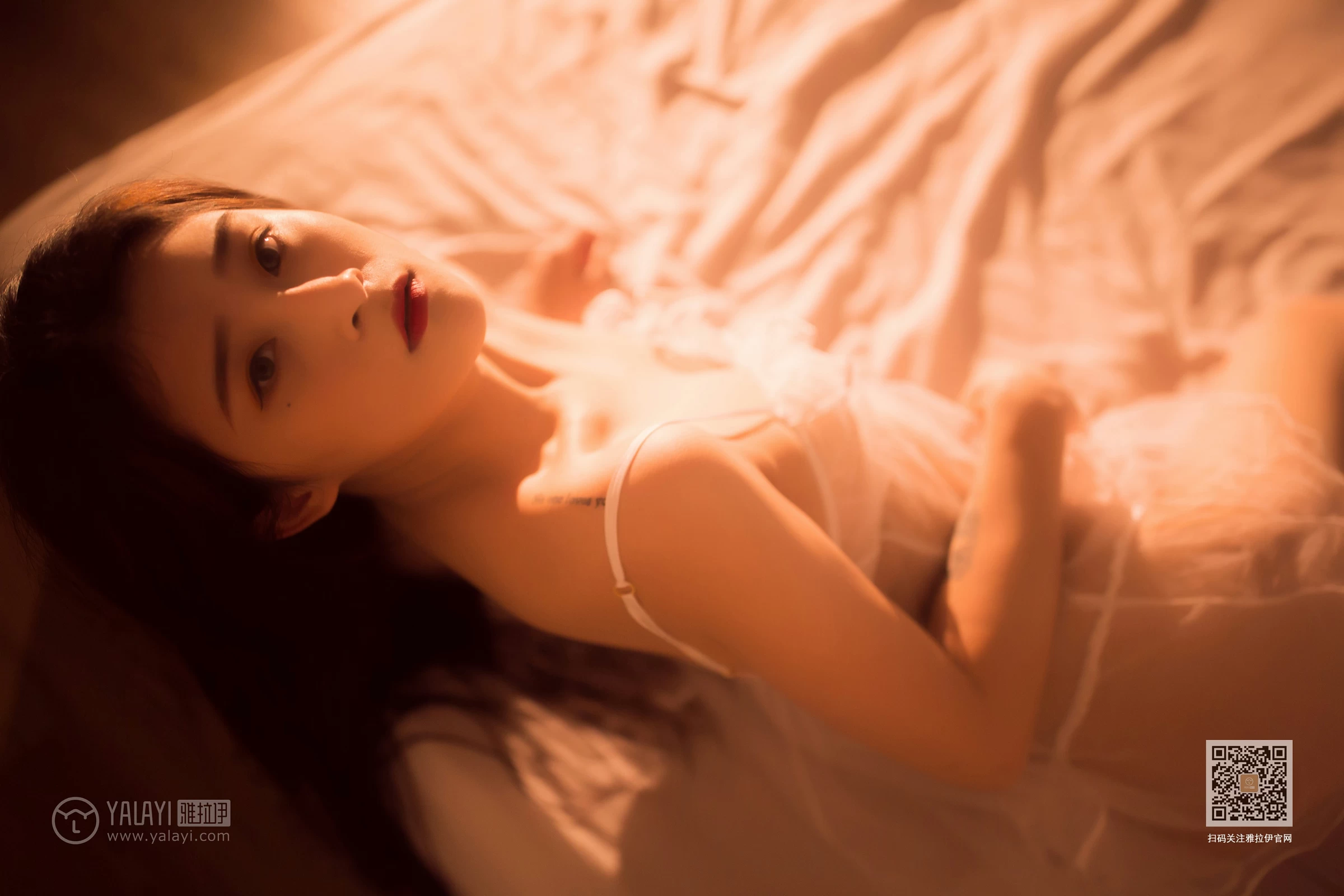 [YALAYI雅拉伊]Vol.498 幽香暖床 素素 白色透视情趣内衣性感私房写真集第13张