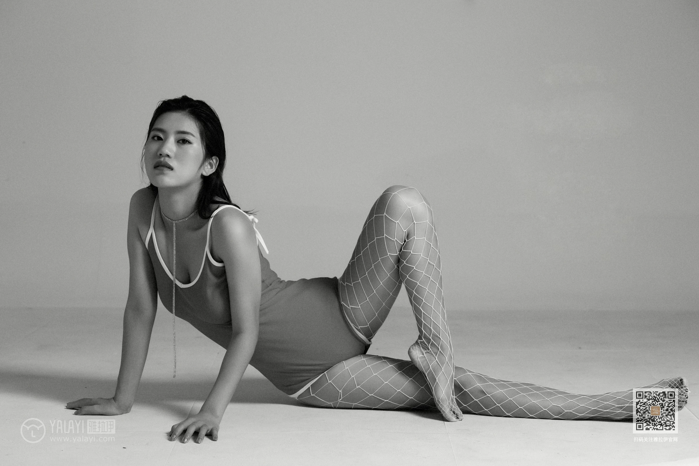 [YALAYI雅拉伊]Vol.499 艺术人生 小小 红色吊带连体运动内衣性感私房写真集第7张
