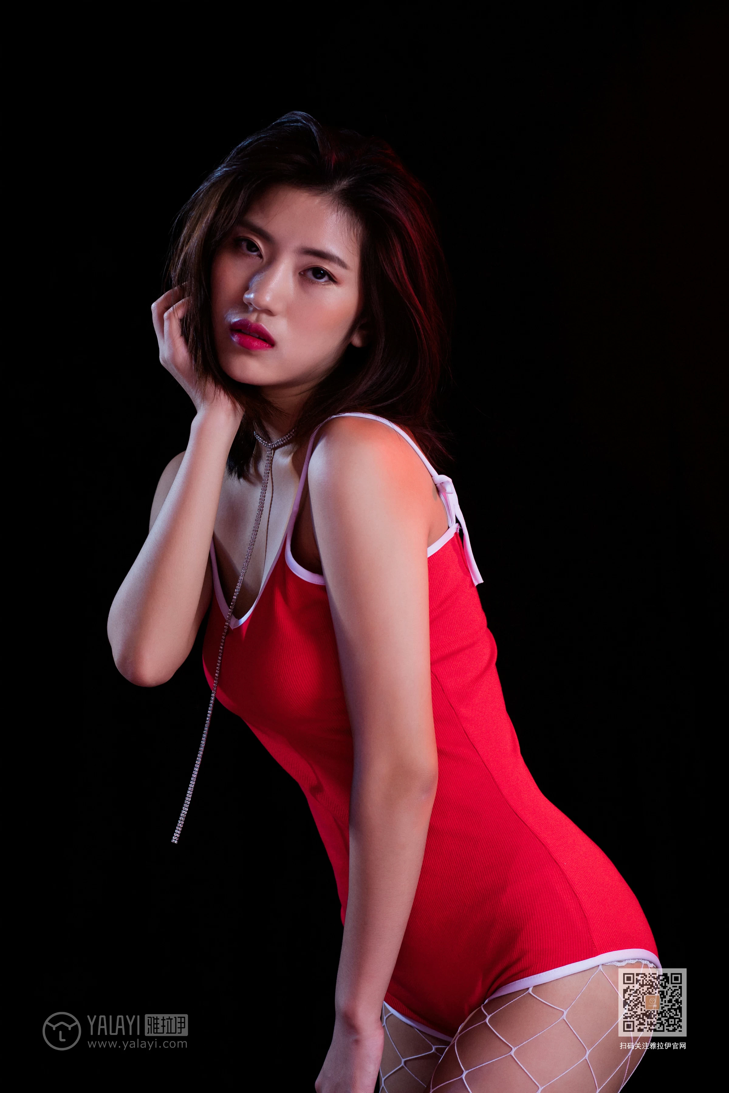 [YALAYI雅拉伊]Vol.499 艺术人生 小小 红色吊带连体运动内衣性感私房写真集第13张