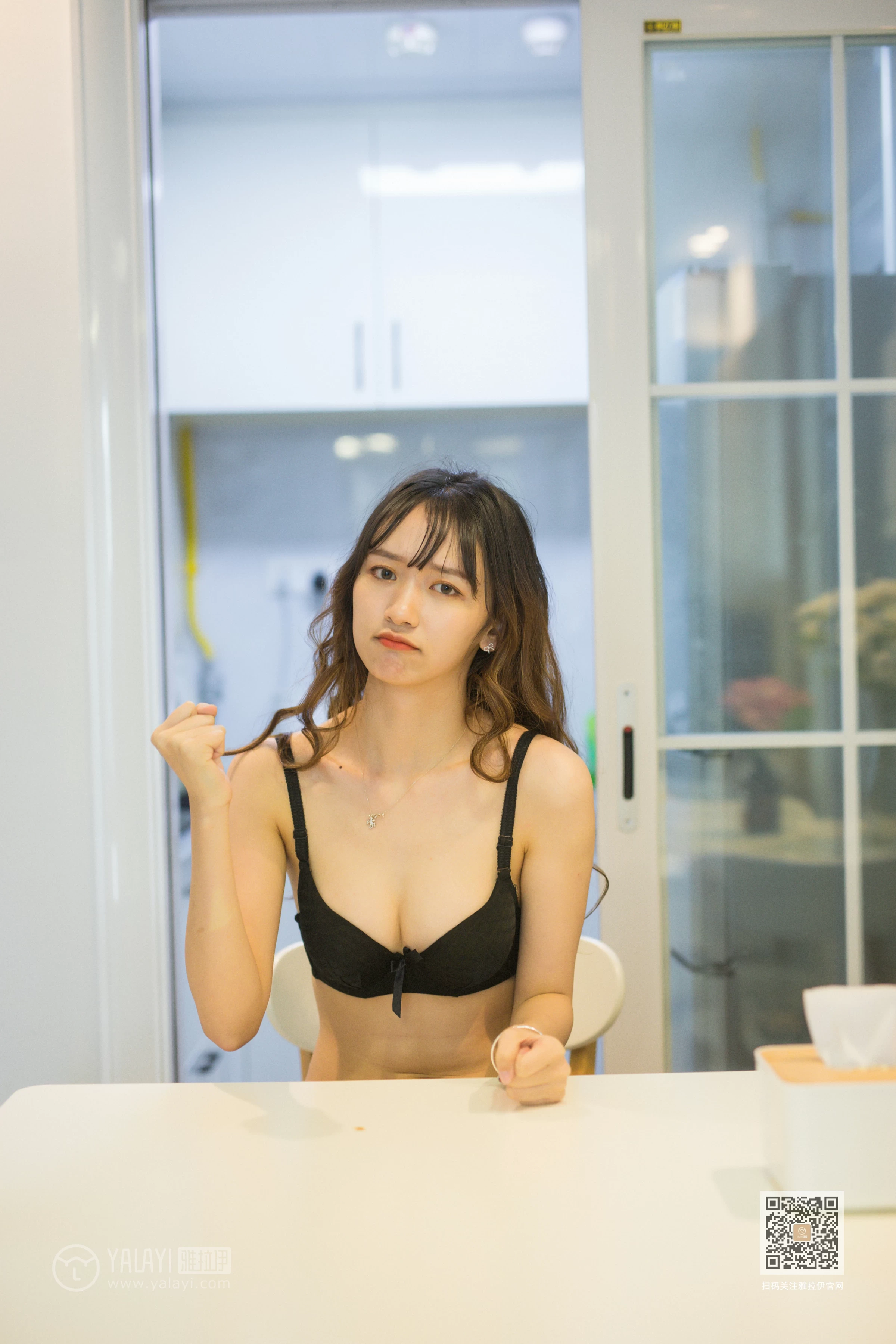 [YALAYI雅拉伊]Vol.506 需要人陪 晓琳 黑色性感内衣居家私房写真集第12张