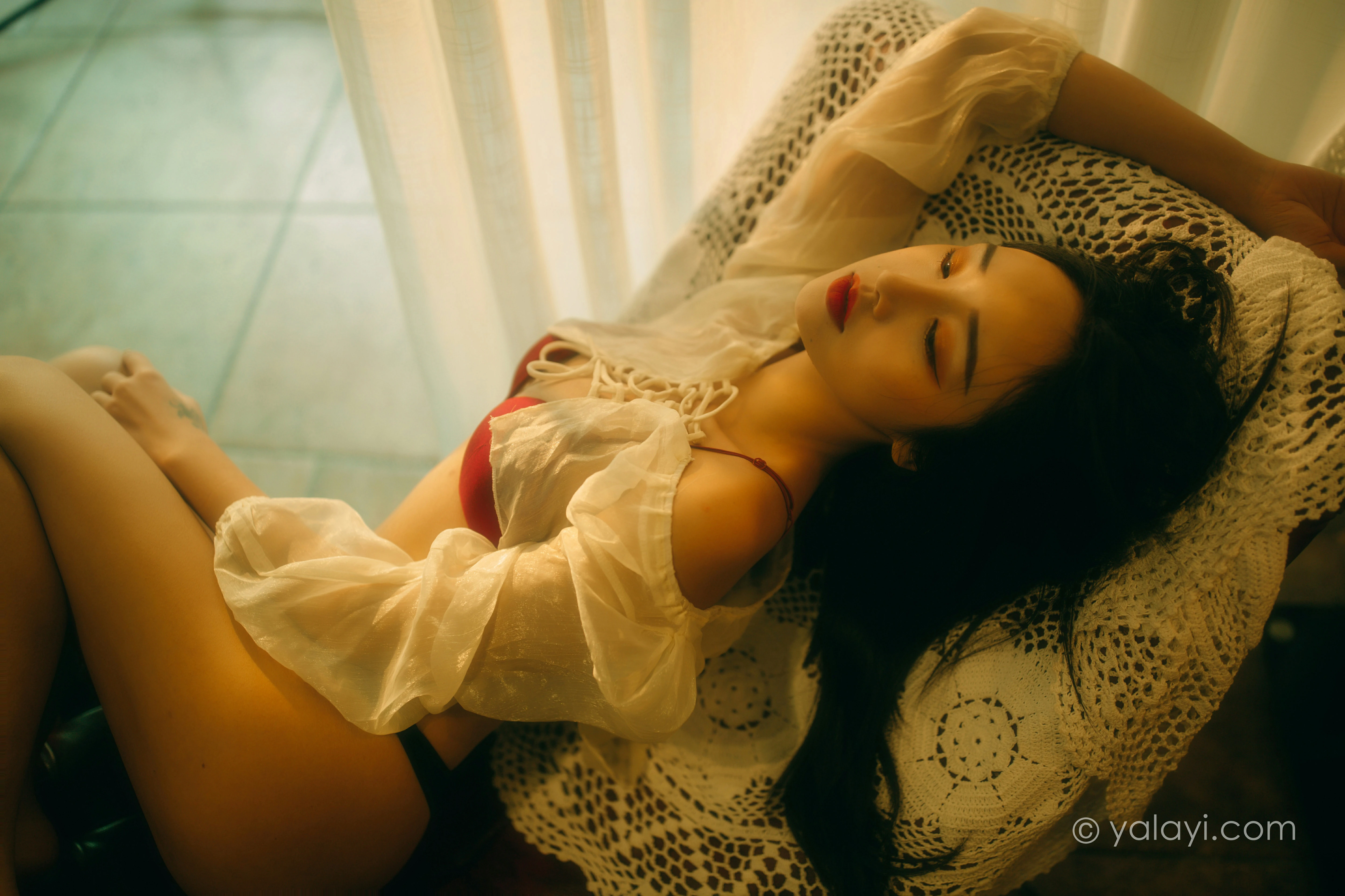 [YALAYI雅拉伊]NO.802 魂萦梦牵 优优 粉色透视情趣睡衣加黑色蕾丝内衣性感私房写真集第8张