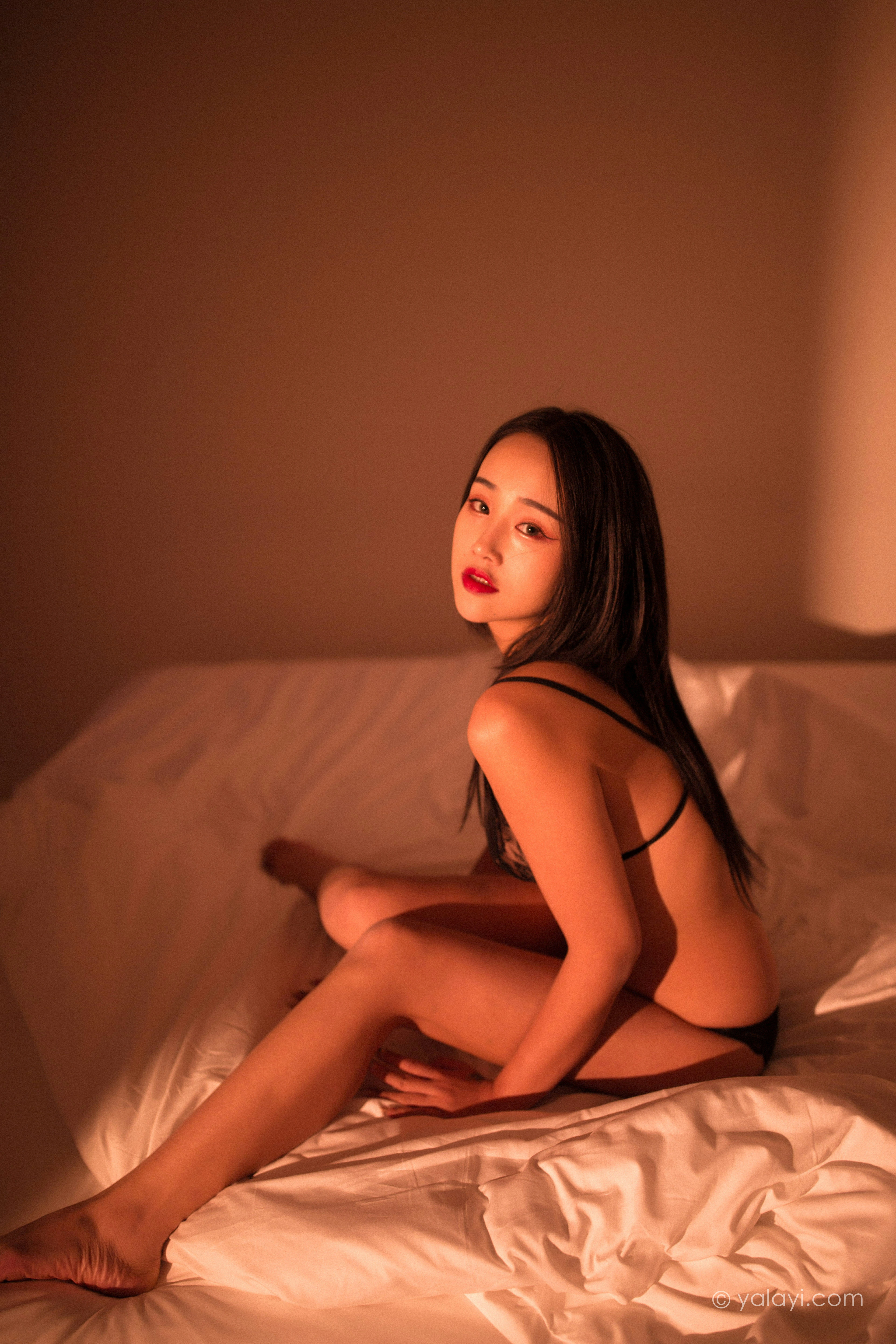 [YALAYI雅拉伊]NO.802 魂萦梦牵 优优 粉色透视情趣睡衣加黑色蕾丝内衣性感私房写真集第12张