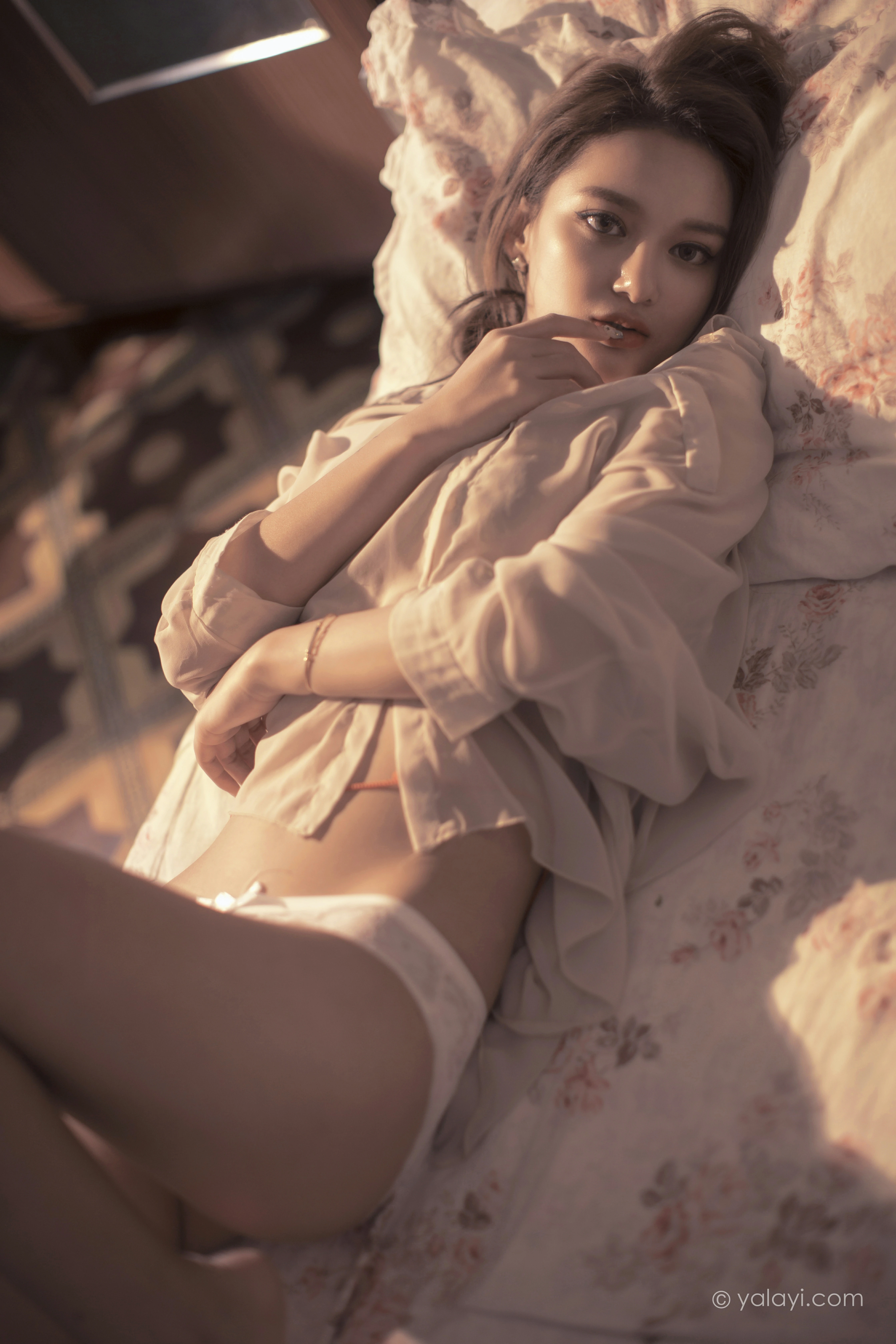 [YALAYI雅拉伊]NO.803 若有思 梓杨 白色透视衬衫居家性感私房写真集第4张