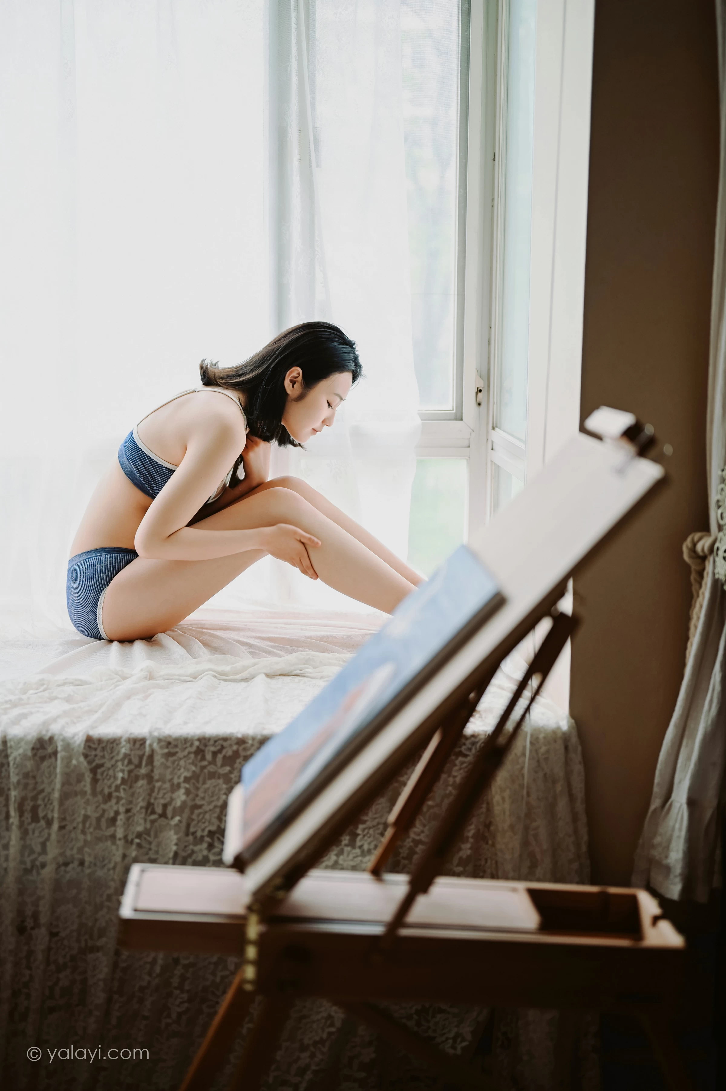 [YALAYI雅拉伊]NO.668 《作画的女孩》 沈伊 灰色内衣性感私房写真集第6张