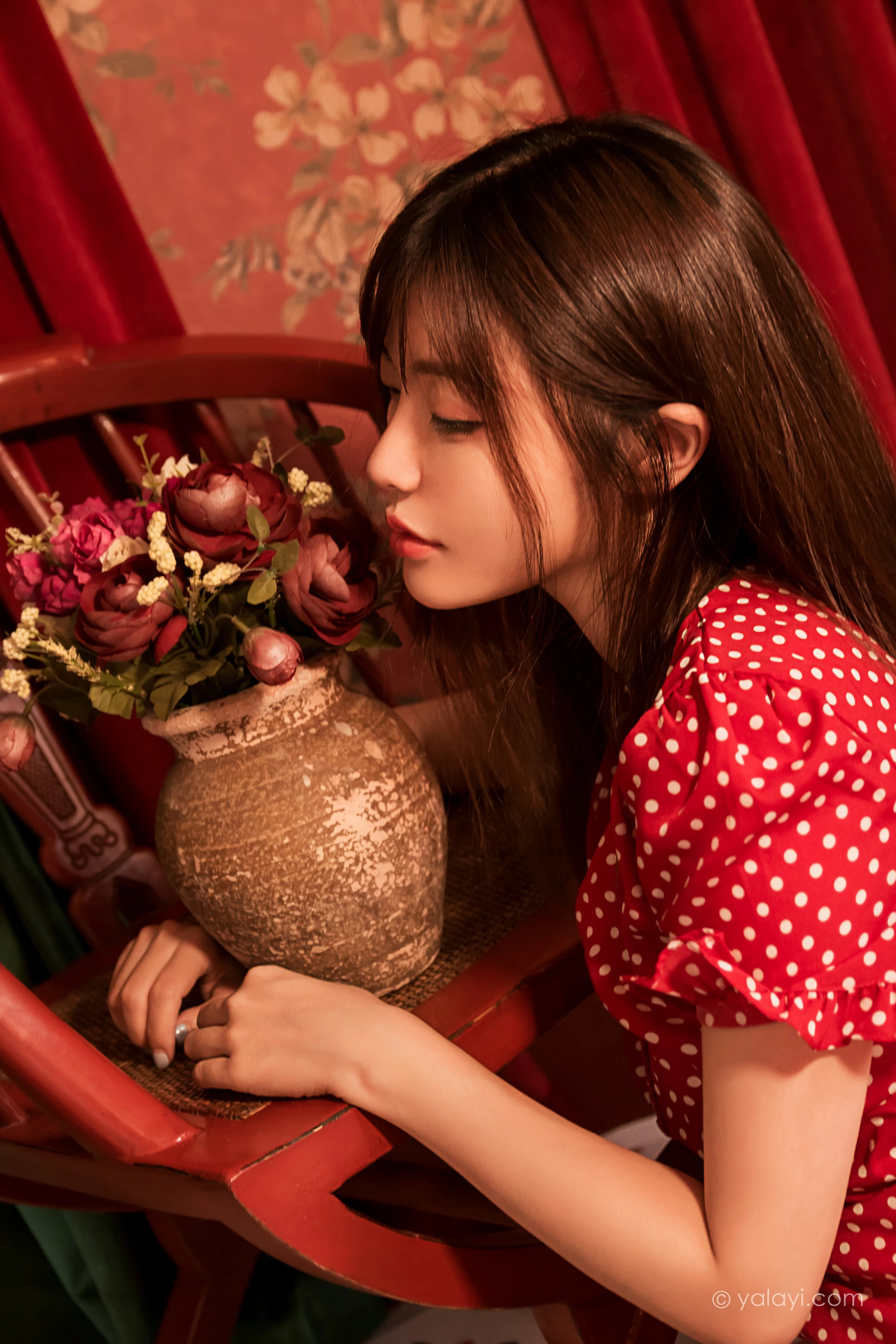 [YALAYI雅拉伊]NO.669 《第一次》 小杨 居家红色连衣裙写真第13张