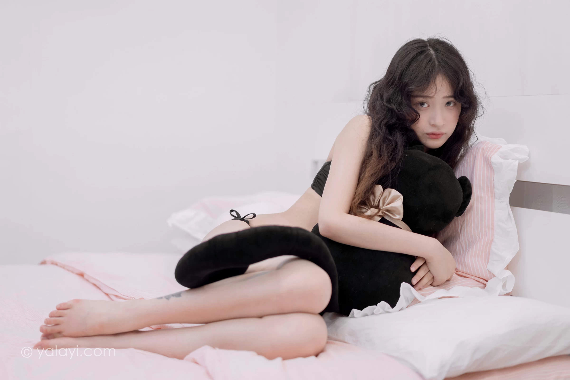 [YALAYI雅拉伊]NO.716 《对我说爱你》 西子 黑色内衣居家性感私房写真集第1张