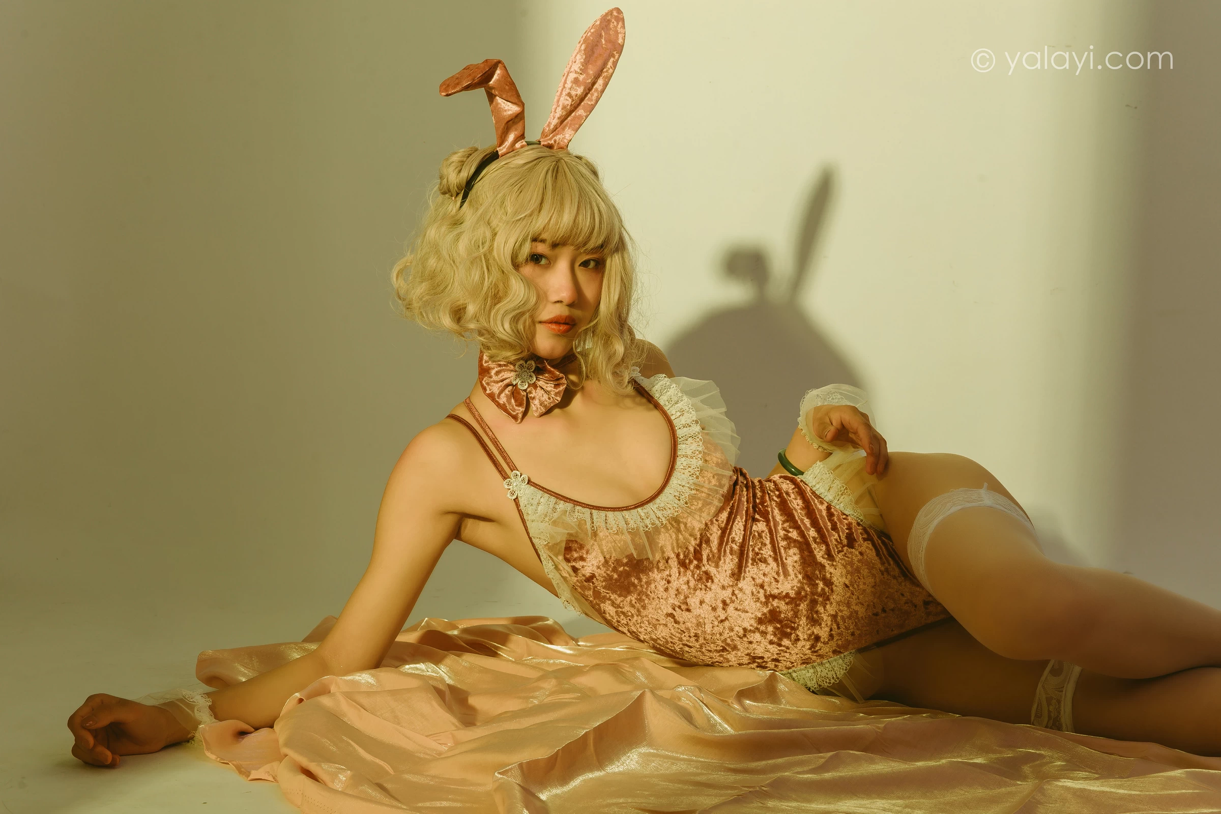 [YALAYI雅拉伊]NO.656 《兔子精灵》 和风 粉色情趣制服加白色丝袜美腿性感私房写真集第4张