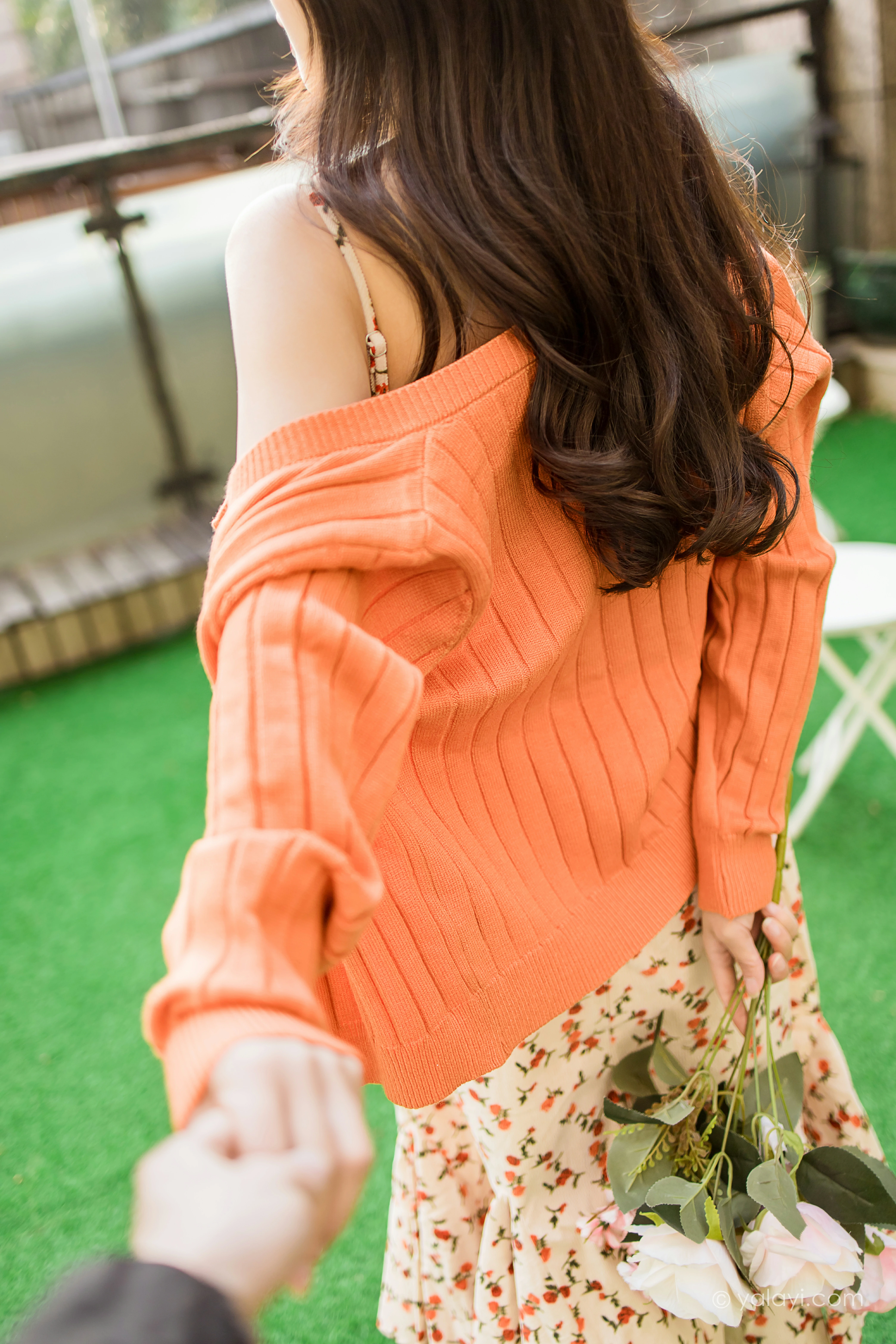 [YALAYI雅拉伊]NO.793 悠闲时光 程小蝶 橙色外套与粉色吊带连衣裙清纯写真集第13张