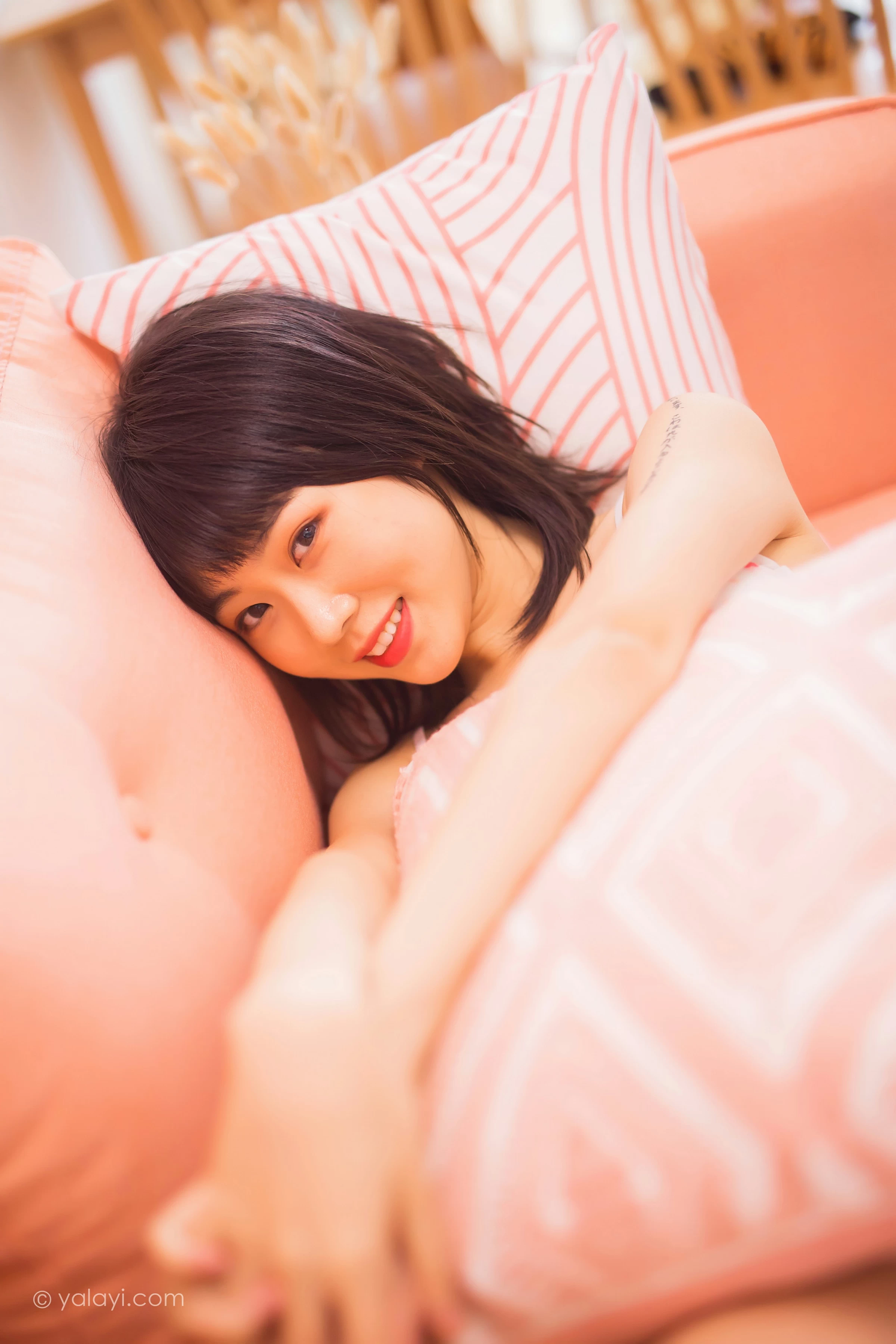 [YALAYI雅拉伊]NO.657 《粉色少女心》 粉粉 白色蕾丝内衣性感私房写真集第13张