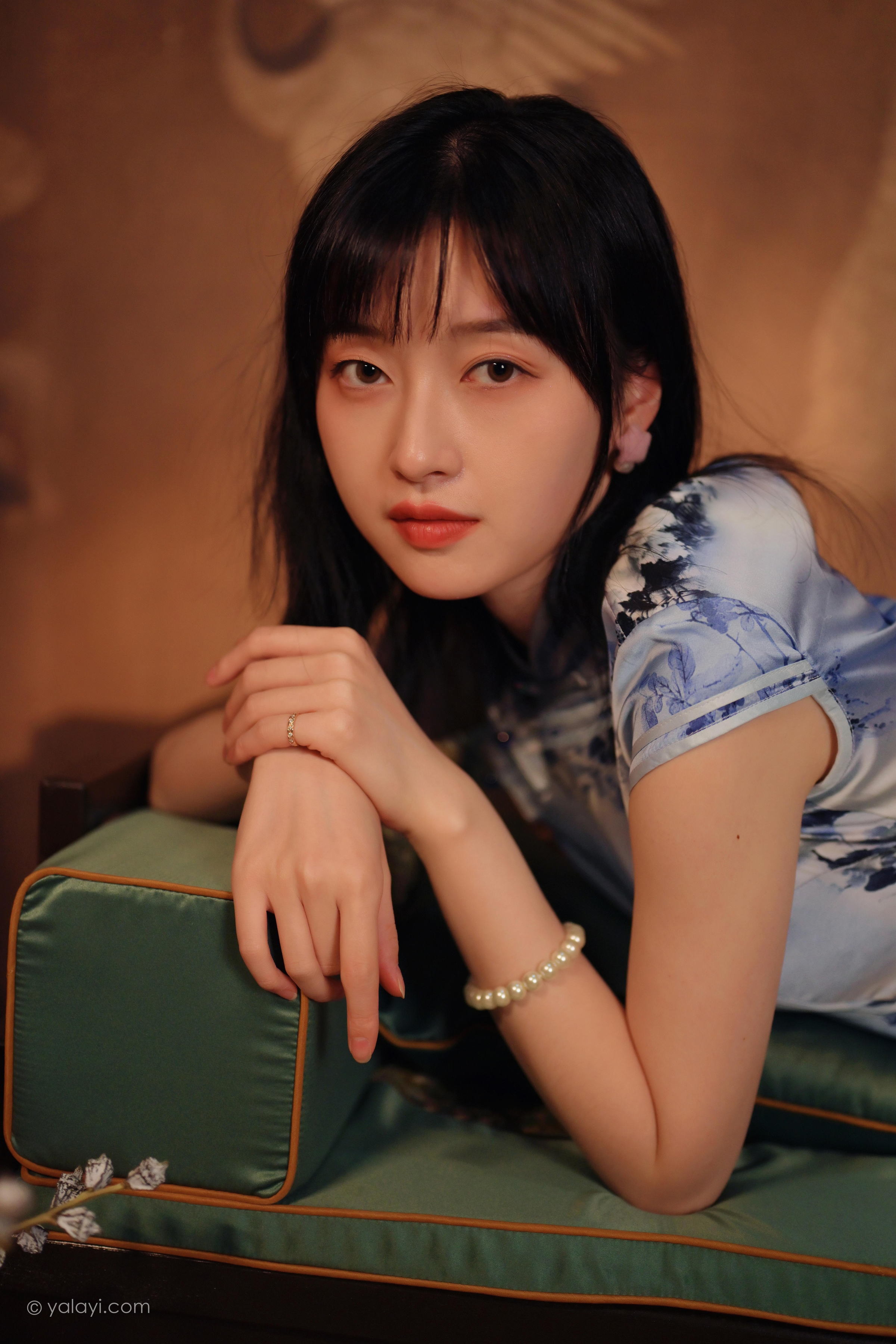 [YALAYI雅拉伊]2022.03.18 绝代芳华 京京 银色无袖旗袍民国风优雅写真集第7张