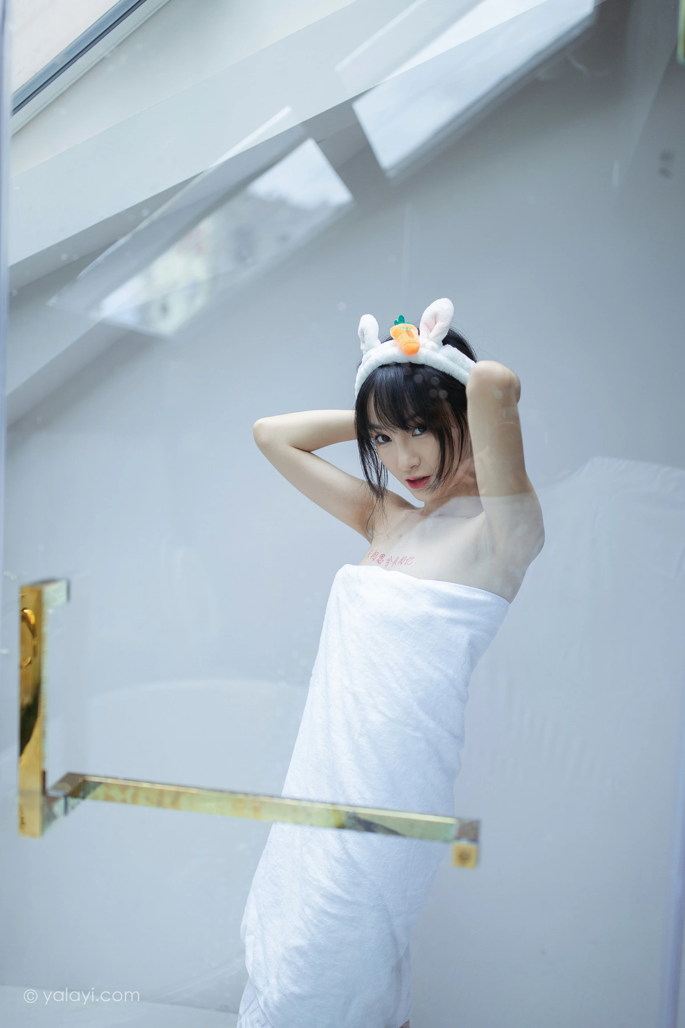 [YALAYI雅拉伊]NO.684 《清凉一夏》 落落 白色浴袍性感私房写真集第5张