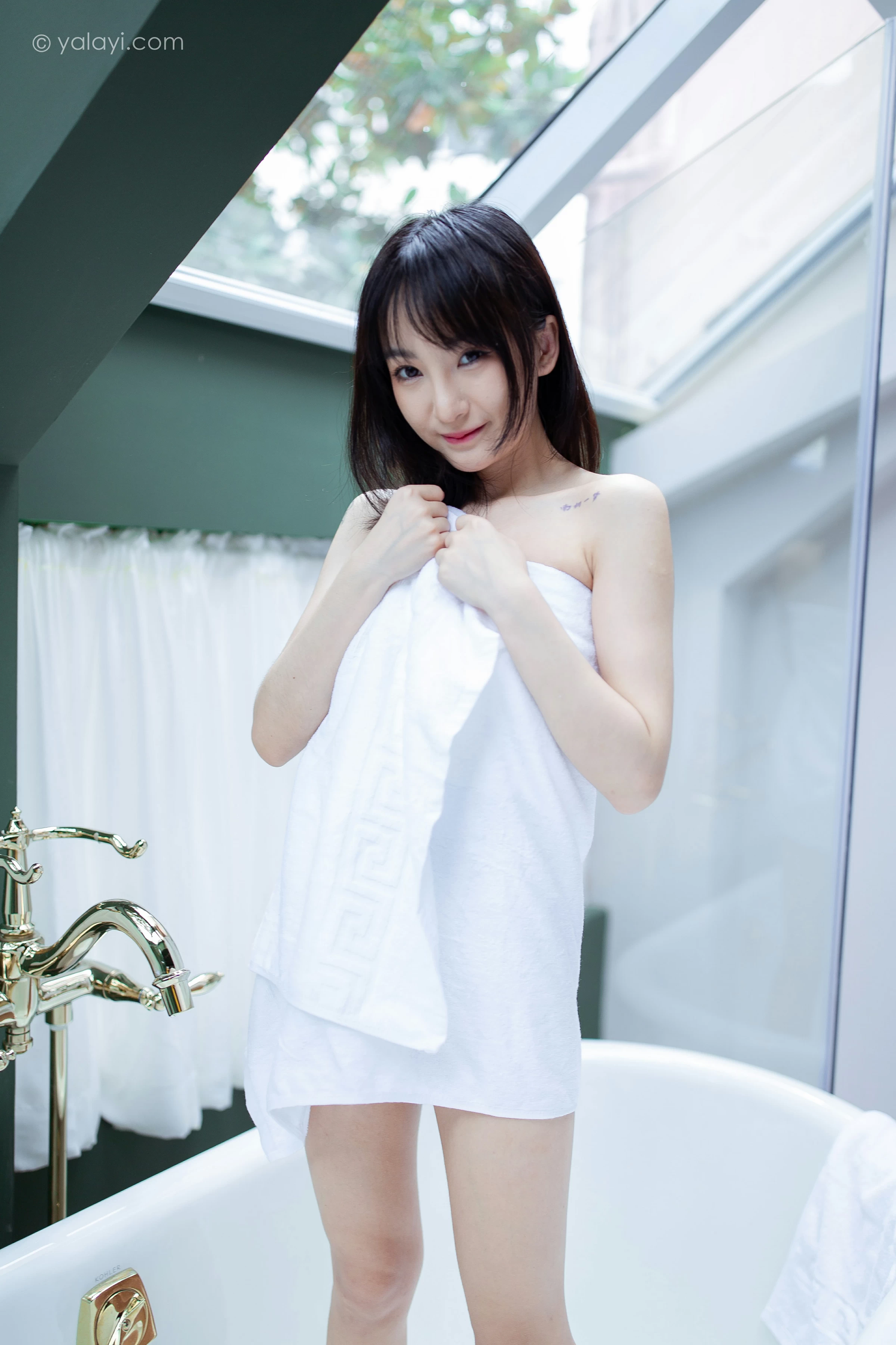 [YALAYI雅拉伊]NO.684 《清凉一夏》 落落 白色浴袍性感私房写真集第14张