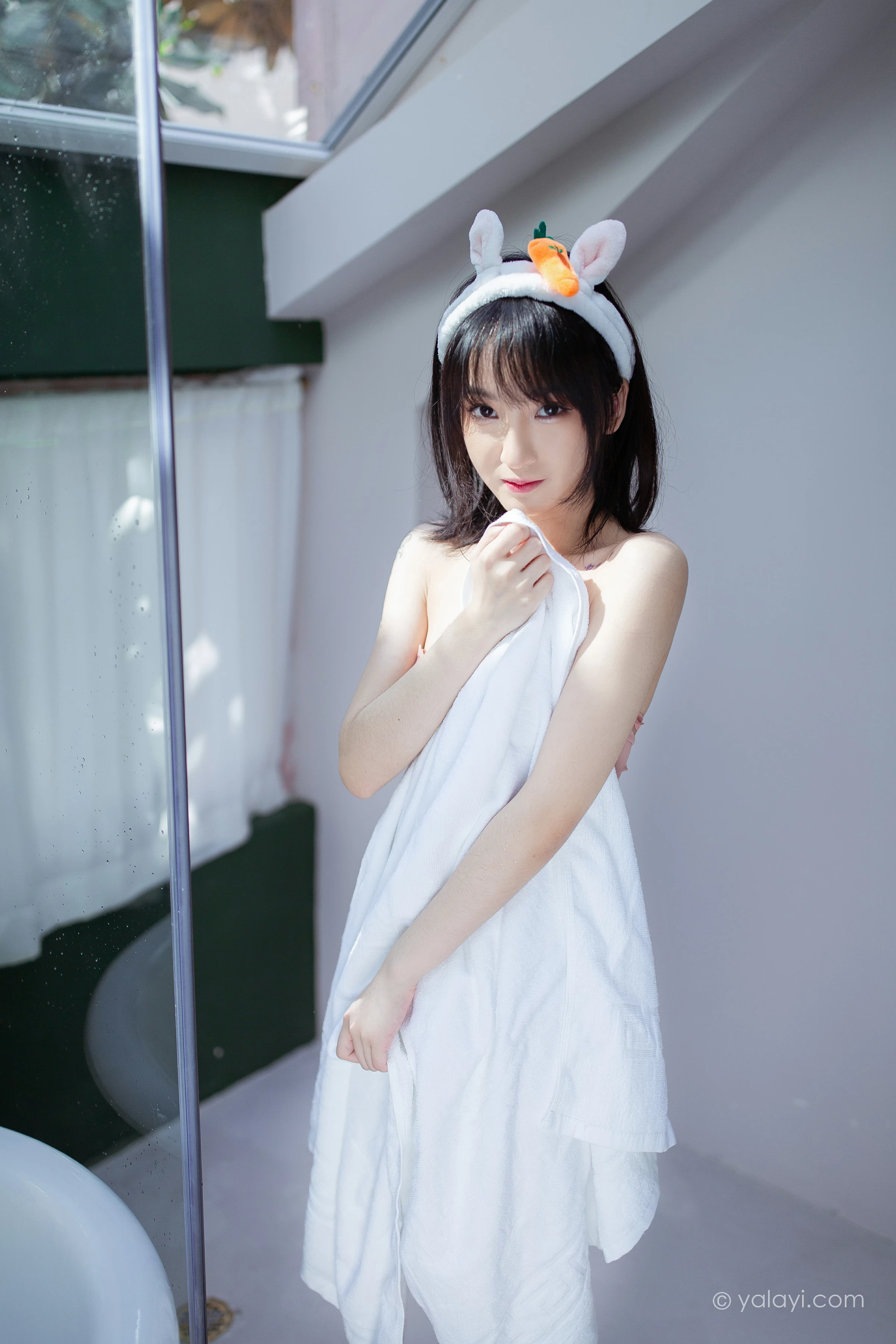 [YALAYI雅拉伊]NO.684 《清凉一夏》 落落 白色浴袍性感私房写真集第17张