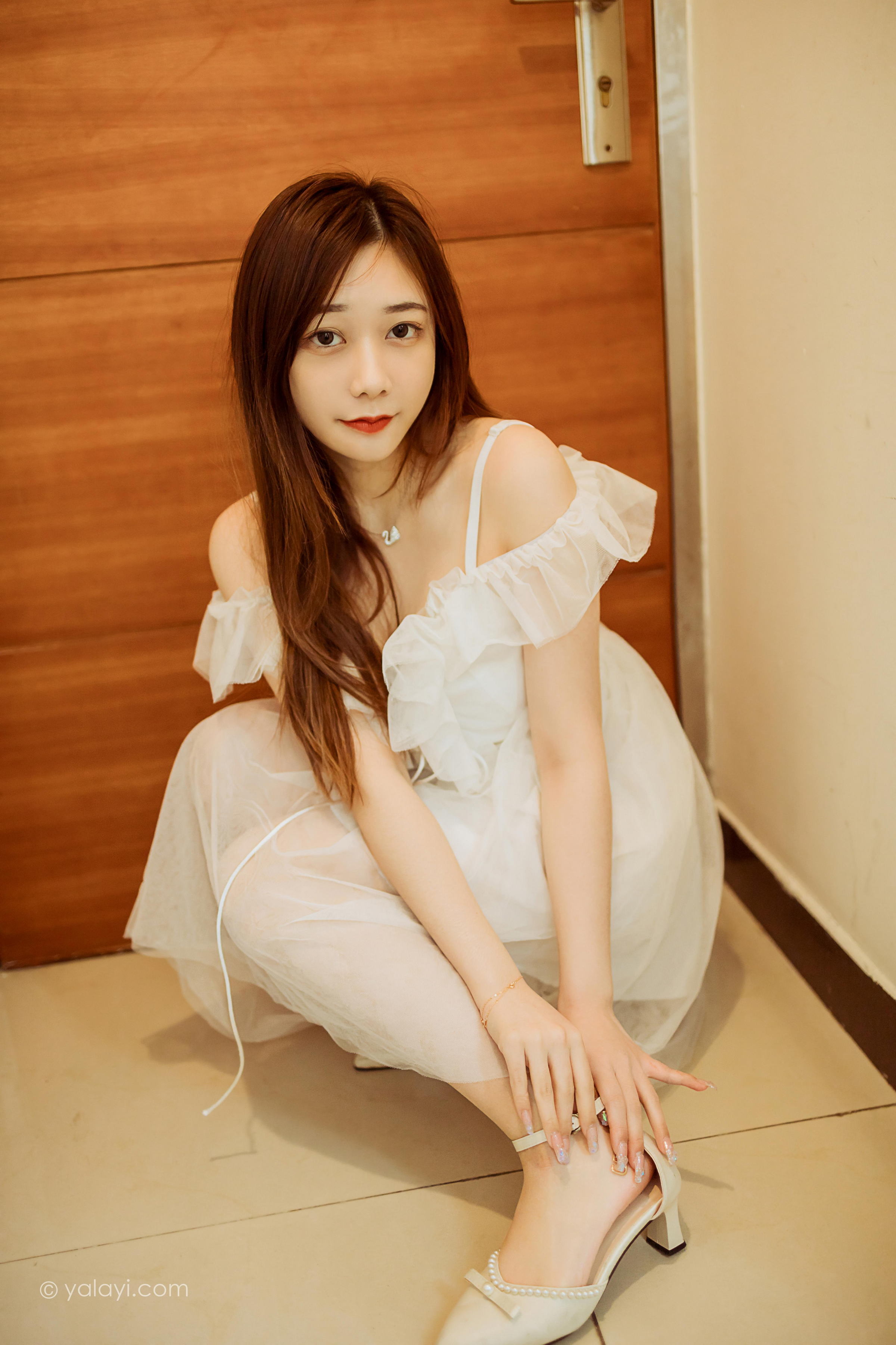 [YALAYI雅拉伊]2022.03.25 梦中情人 夜夜 白色吊带透视连衣裙居家性感写真集第11张