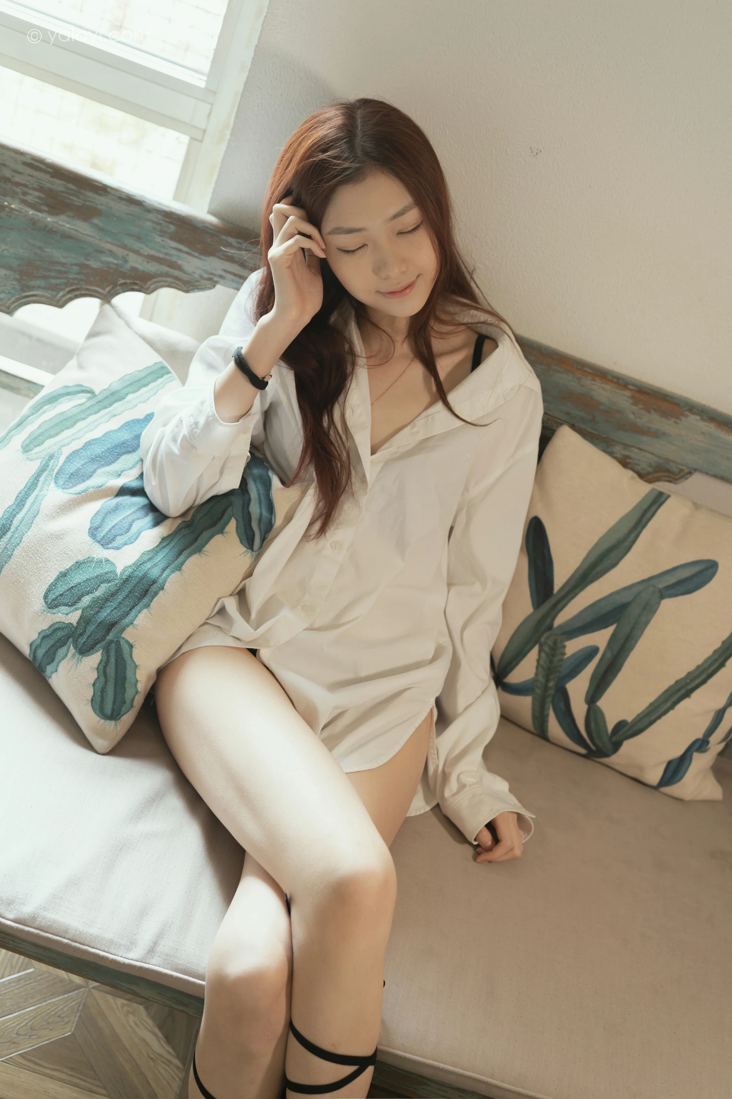 [YALAYI雅拉伊]NO.711 《礼物》 鸭鸭 白色衬衫加黑色内衣性感私房写真集第4张