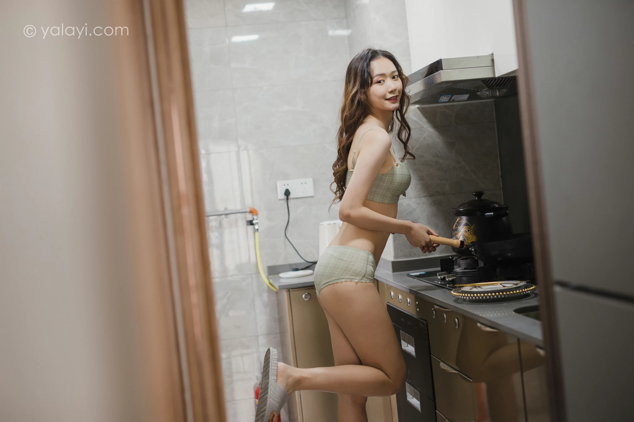 [YALAYI雅拉伊]NO.659 《一起的日子》 晓琳 灰色内衣居家性感私房写真集第1张