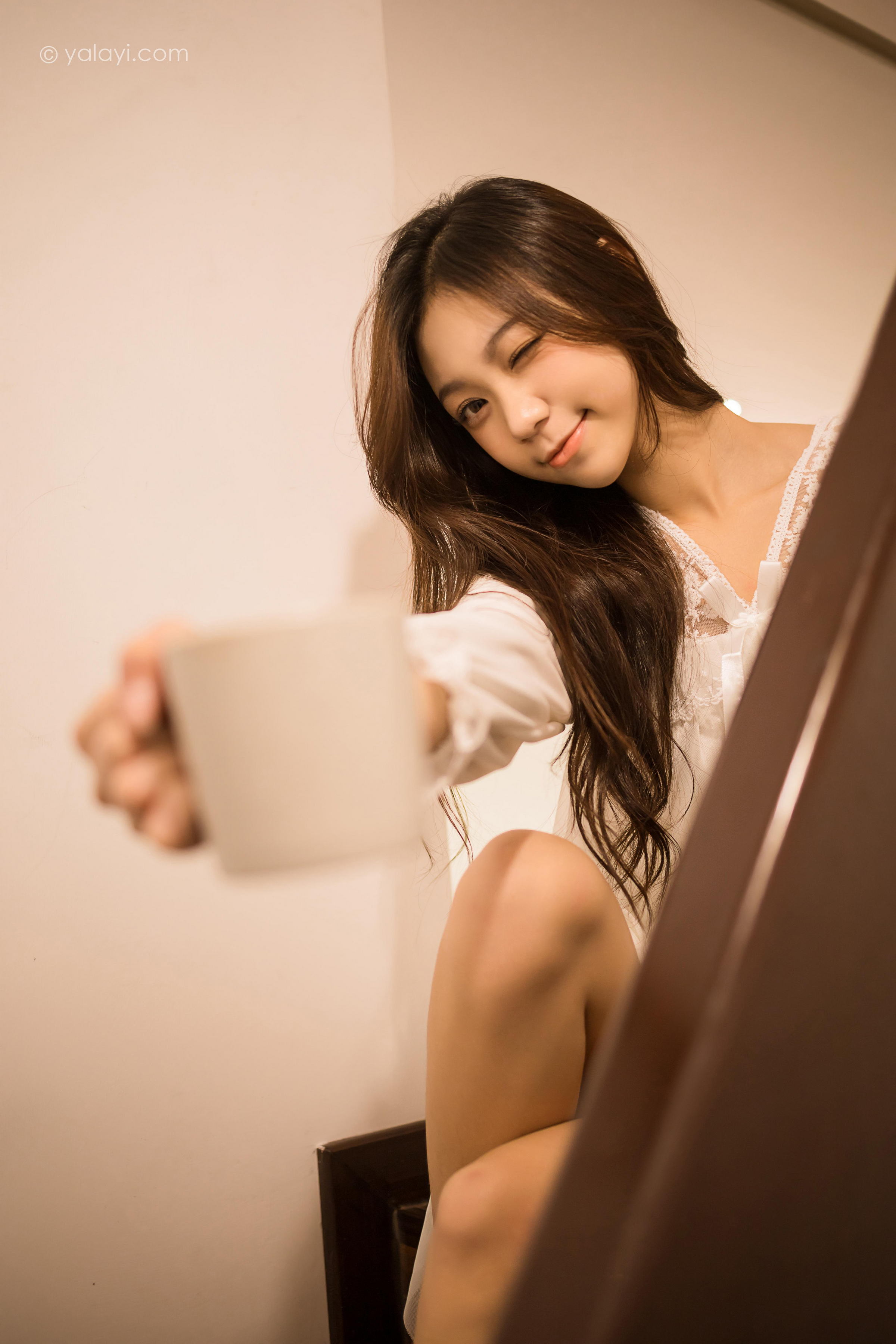[YALAYI雅拉伊]2022.03.30 阁楼 梓瑶 白色透视睡衣裙性感写真集第11张