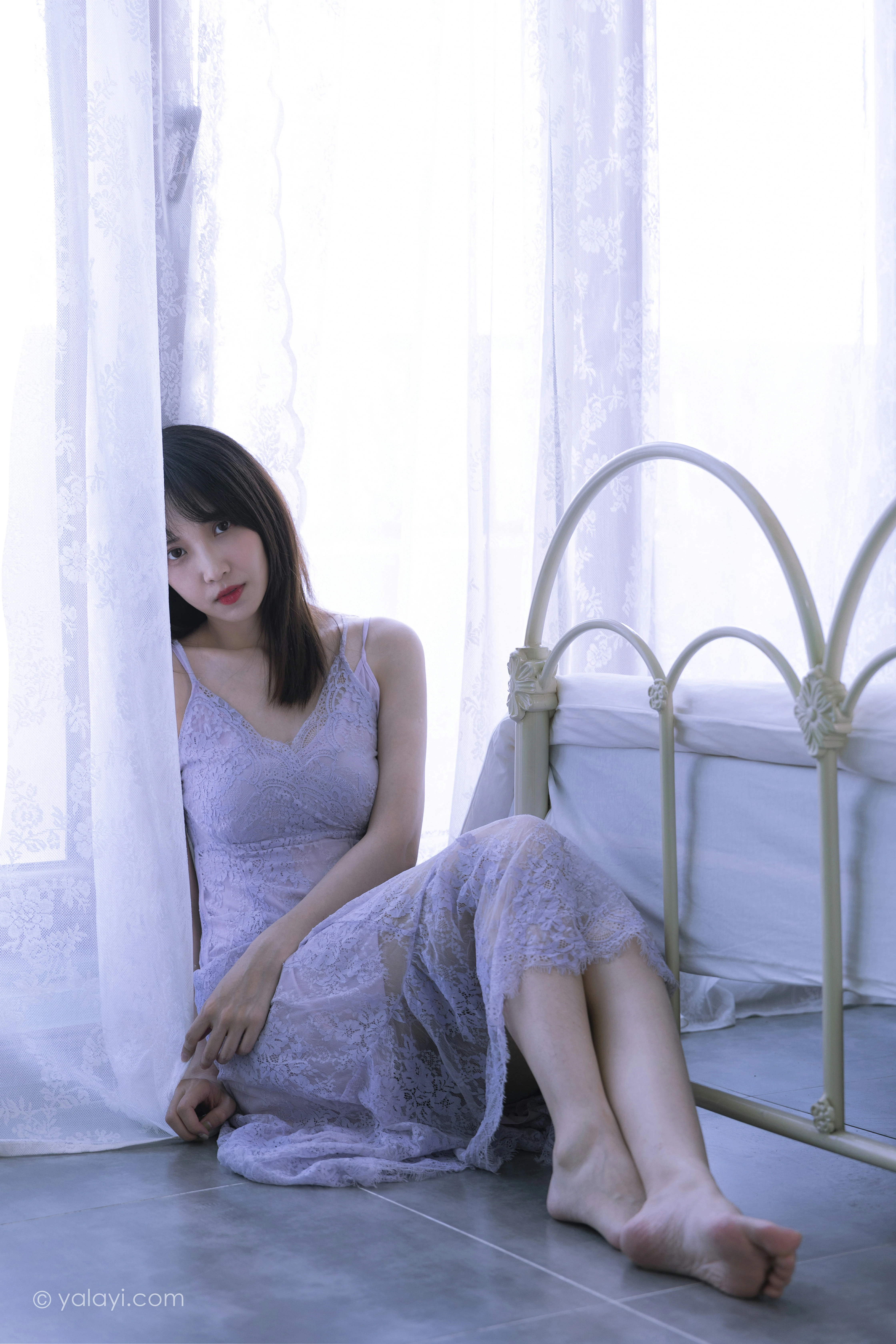 [YALAYI雅拉伊]NO.811 紫色的早晨 妍妍 白色透视蕾丝连衣裙居家私房写真集第12张