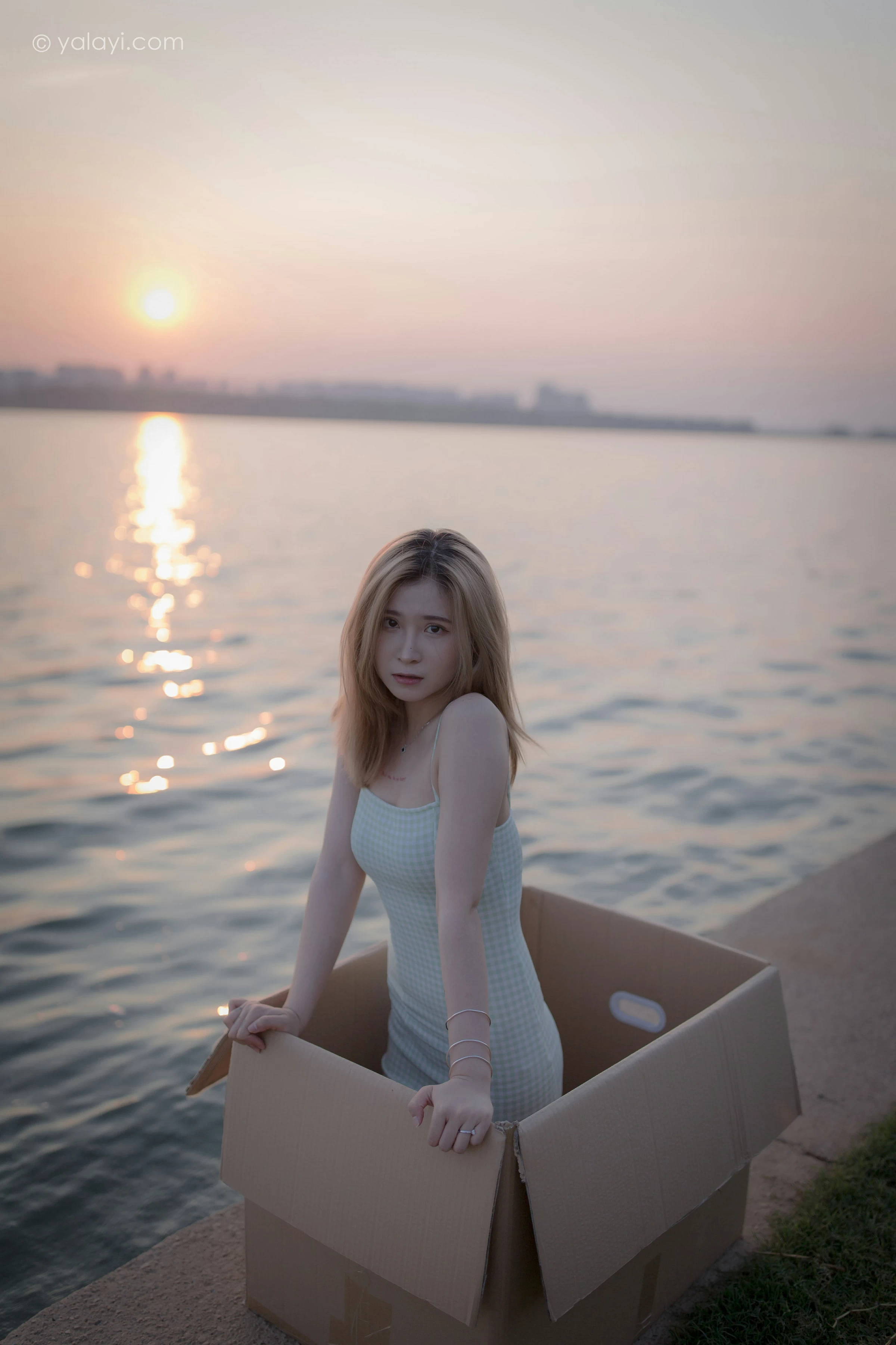 [YALAYI雅拉伊]NO.712 《风继续吹》 梦涵 紧身吊带连衣裙休闲写真第11张