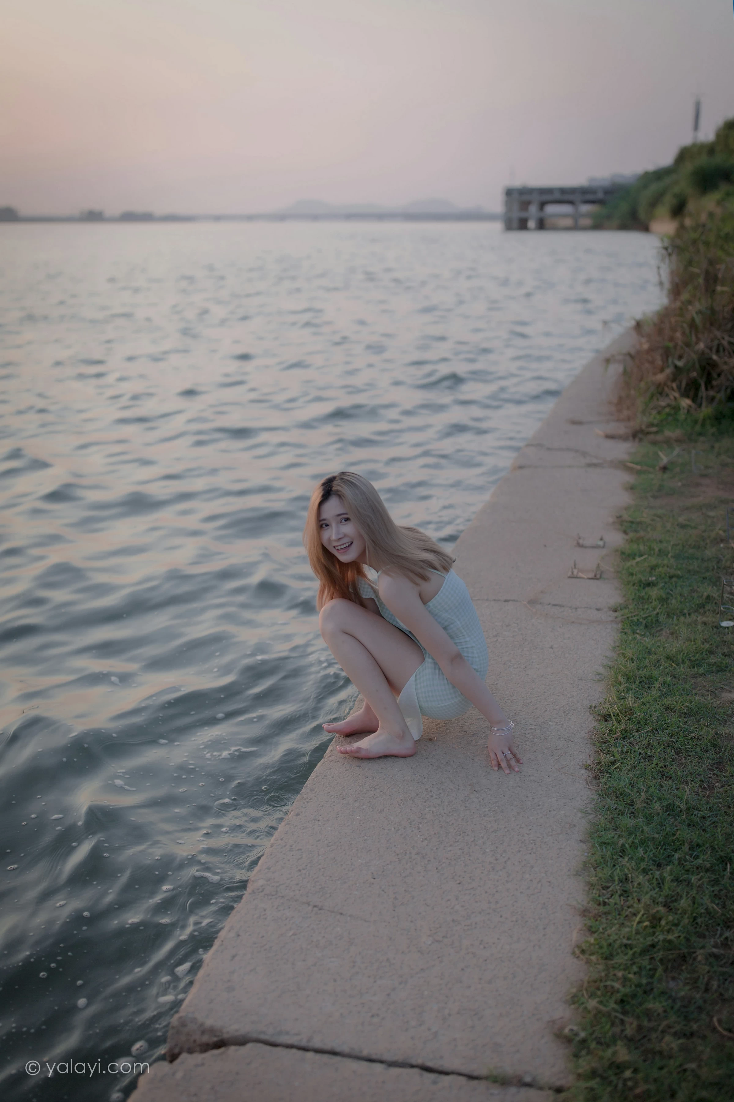 [YALAYI雅拉伊]NO.712 《风继续吹》 梦涵 紧身吊带连衣裙休闲写真第7张